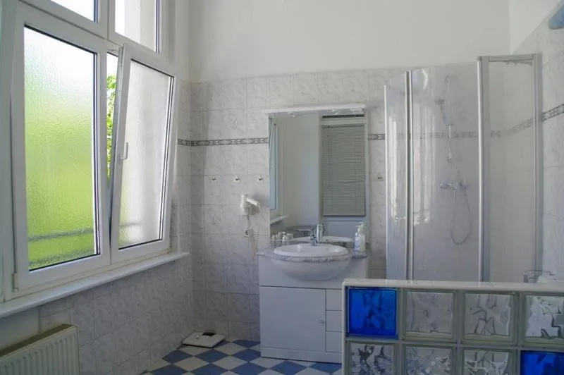 Bathroom in Hotel-Pension Rheingold am Kurfürstendamm