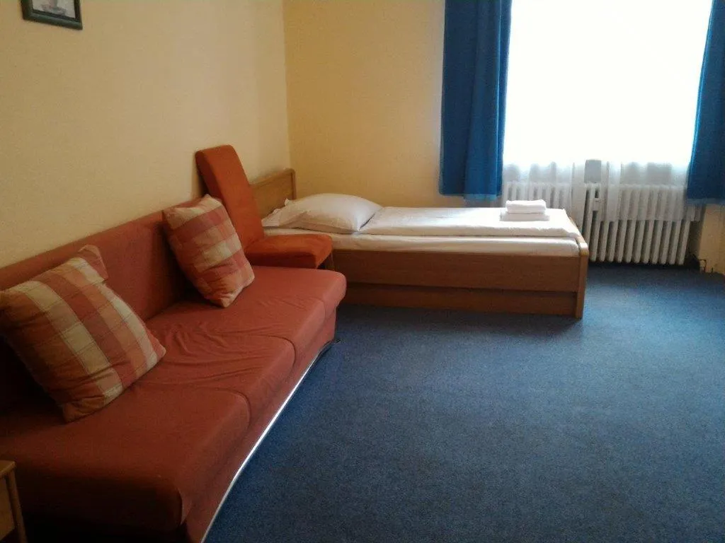 Living room, Bed in Hotel-Pension Rheingold am Kurfürstendamm