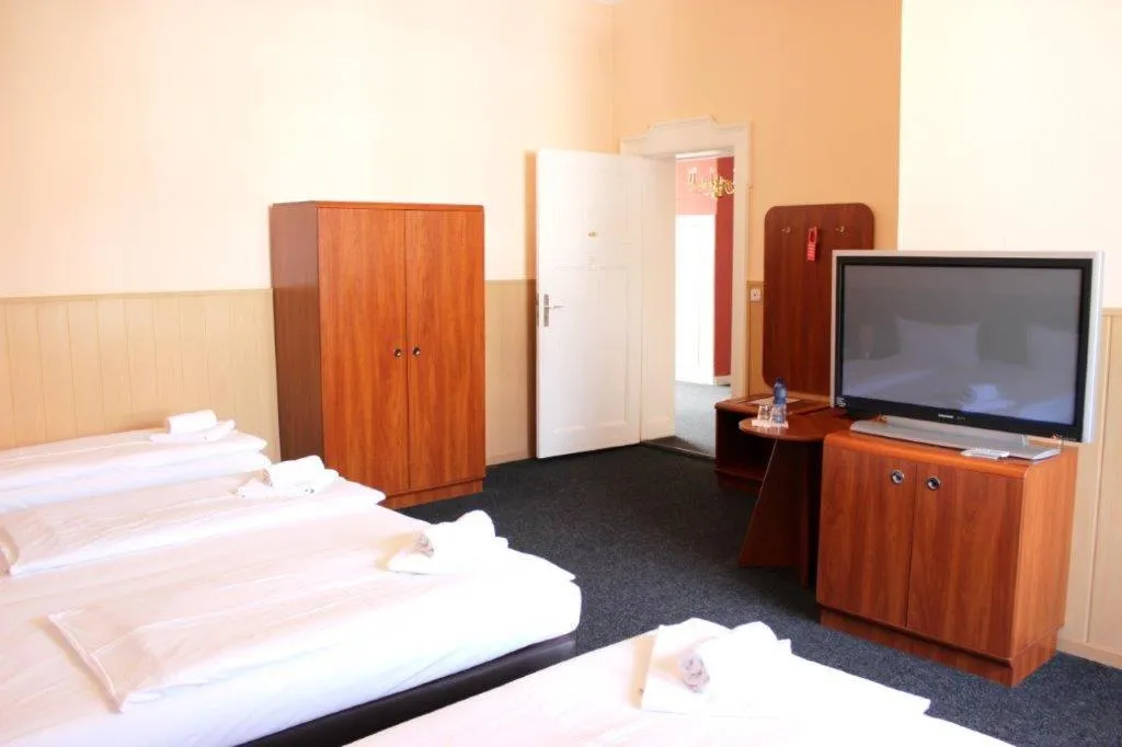 TV and multimedia, Bed in Hotel-Pension Rheingold am Kurfürstendamm