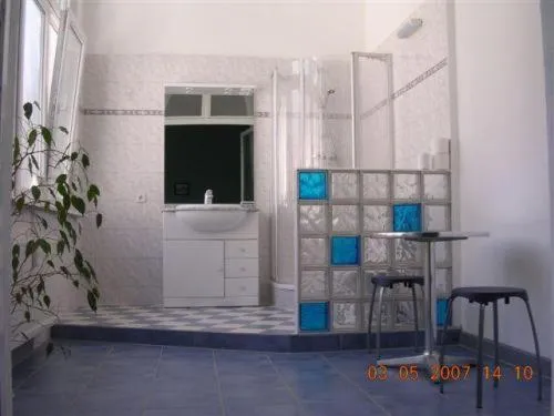 Bathroom in Hotel-Pension Rheingold am Kurfürstendamm