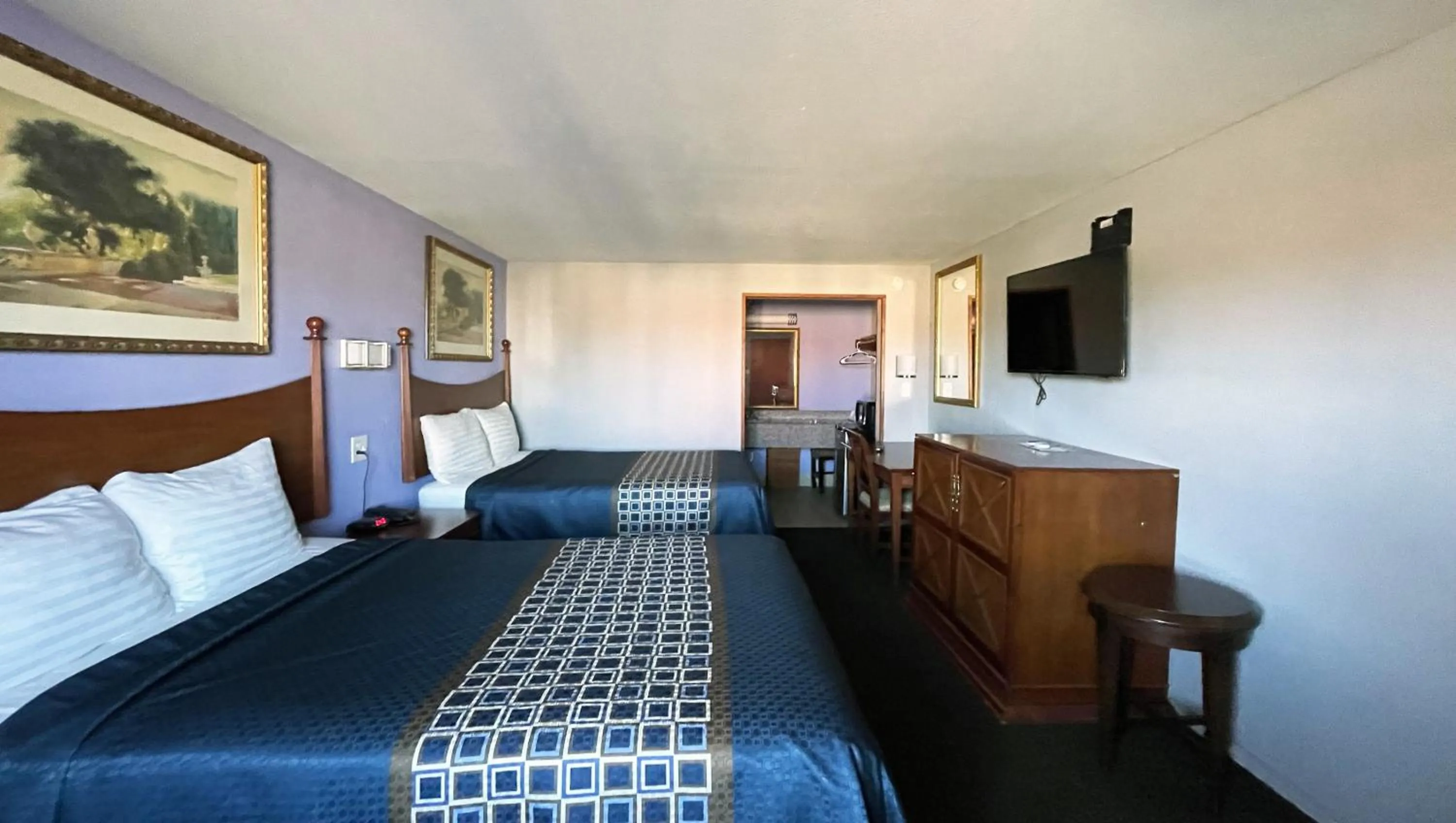 Photo of the whole room, Bed in Royal Inn Linden
