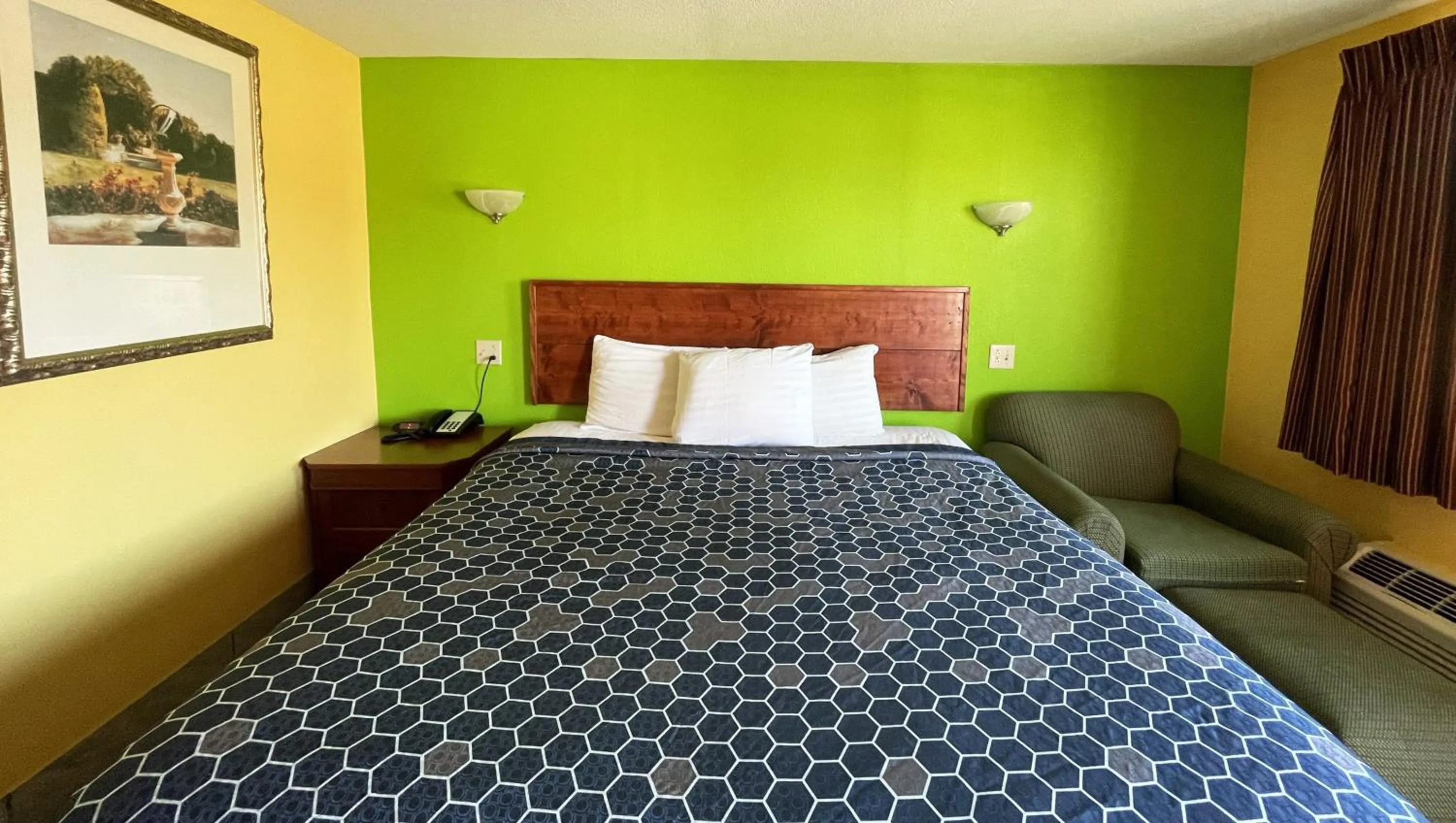 Bedroom, Bed in Royal Inn Linden