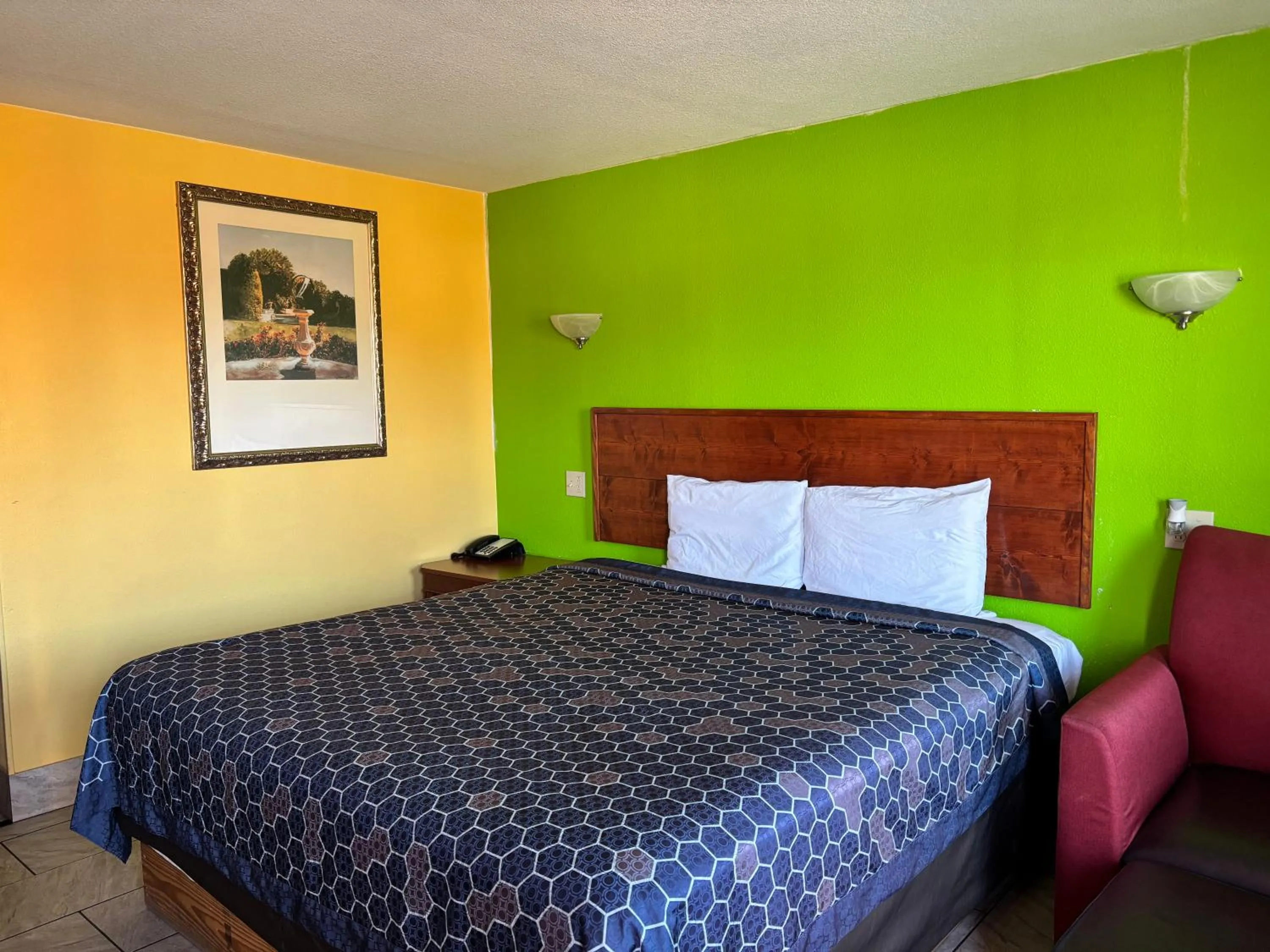 Photo of the whole room, Bed in Royal Inn Linden