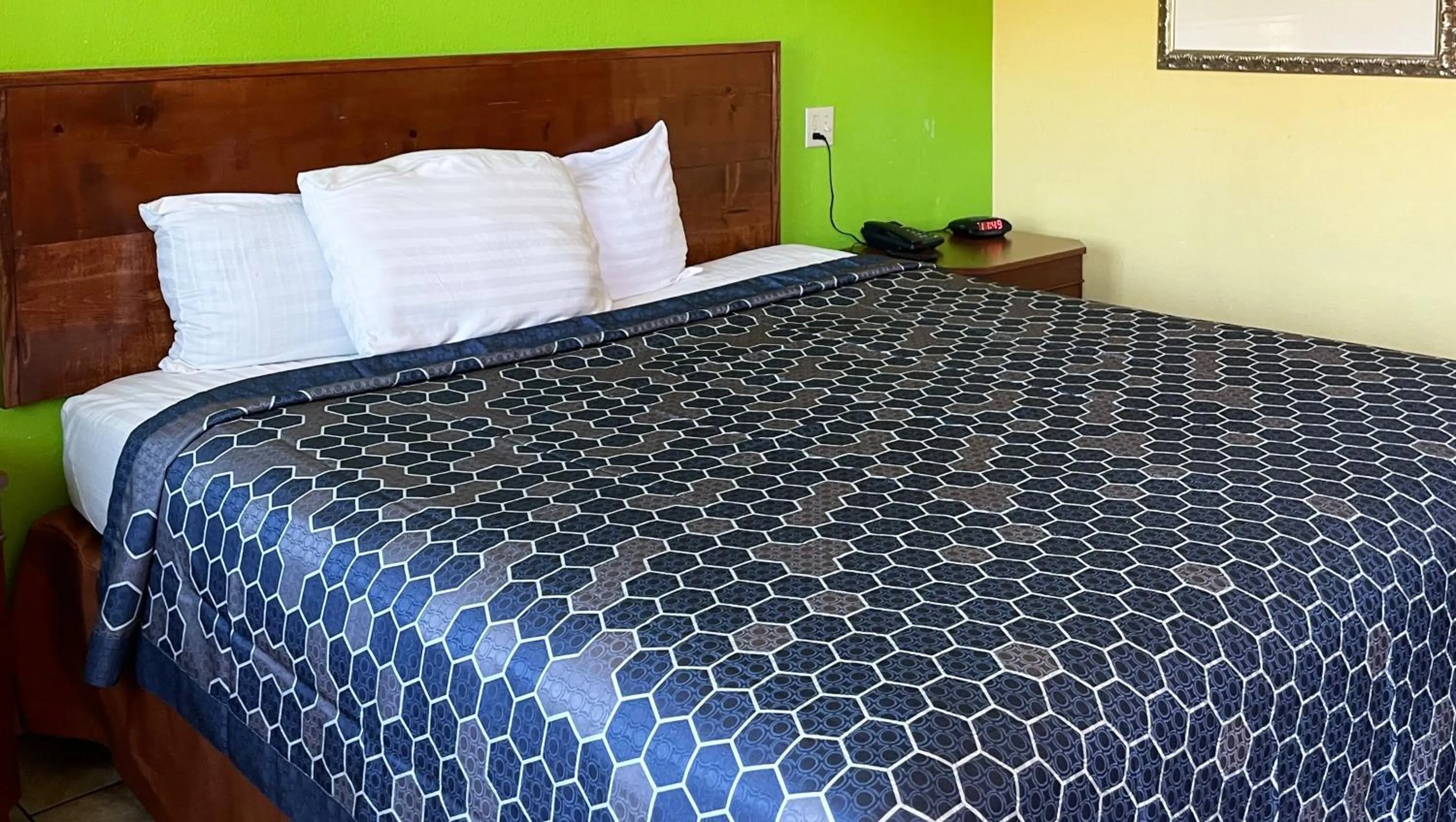 Bedroom, Bed in Royal Inn Linden