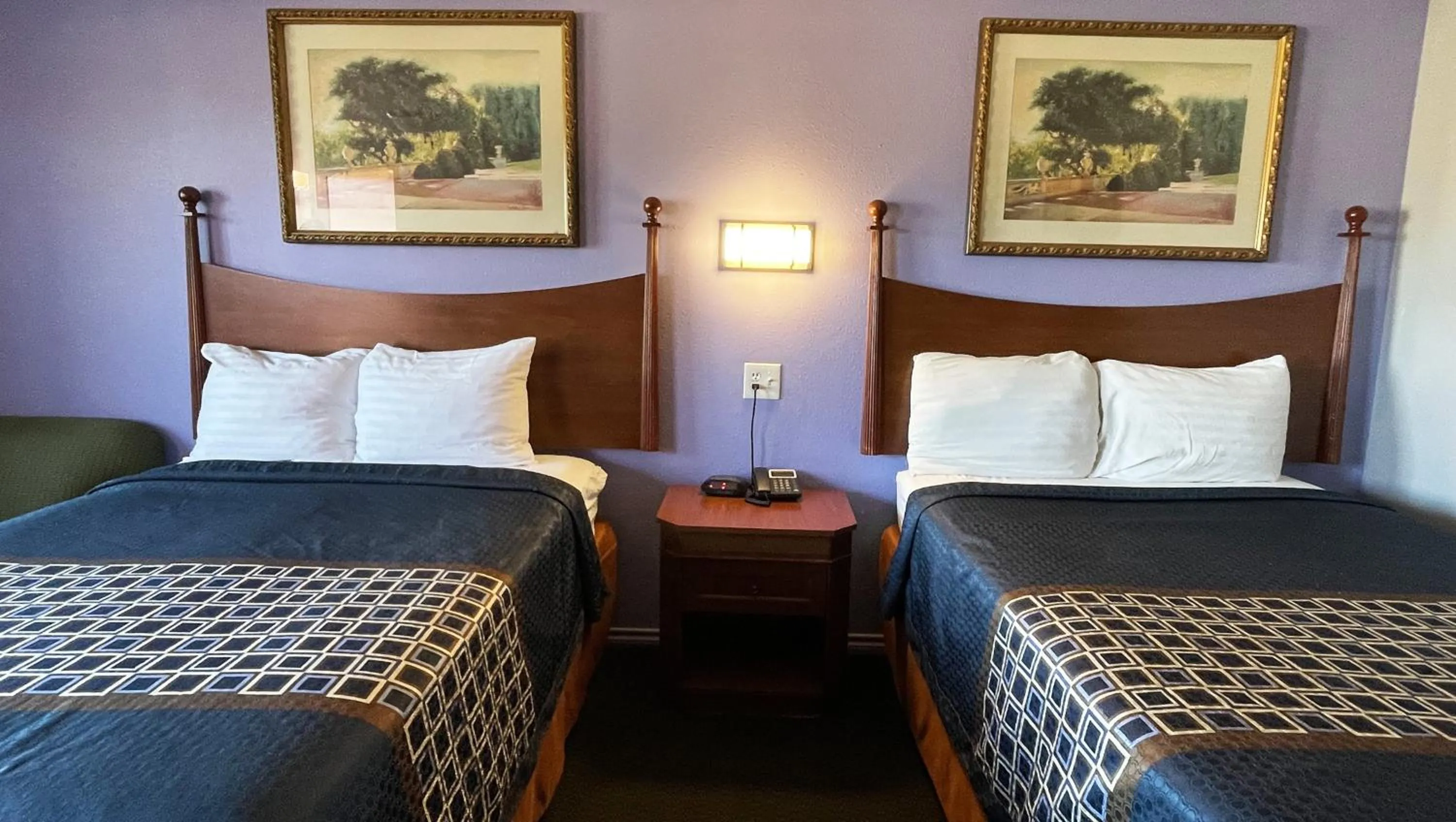 Photo of the whole room, Bed in Royal Inn Linden