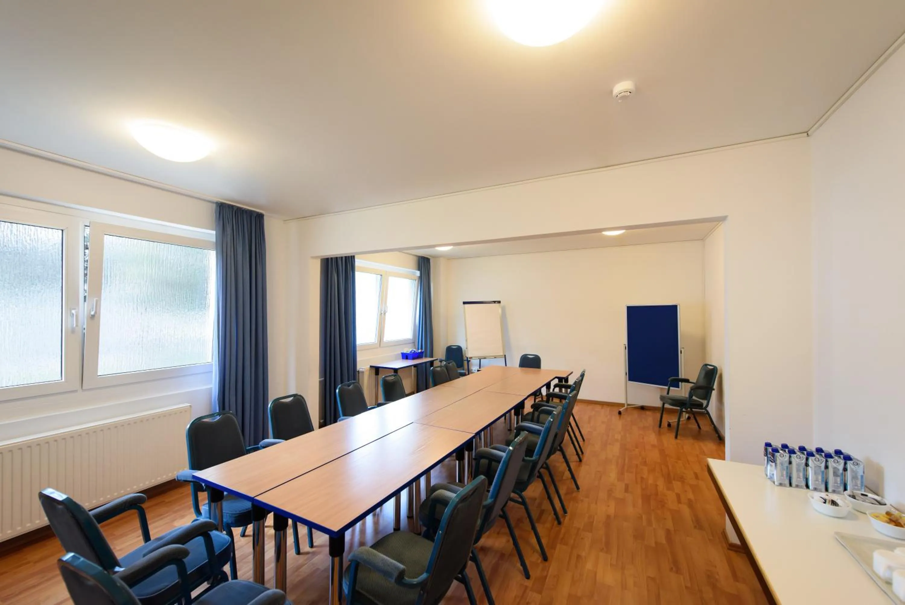 Meeting/conference room in a&o Berlin Kolumbus