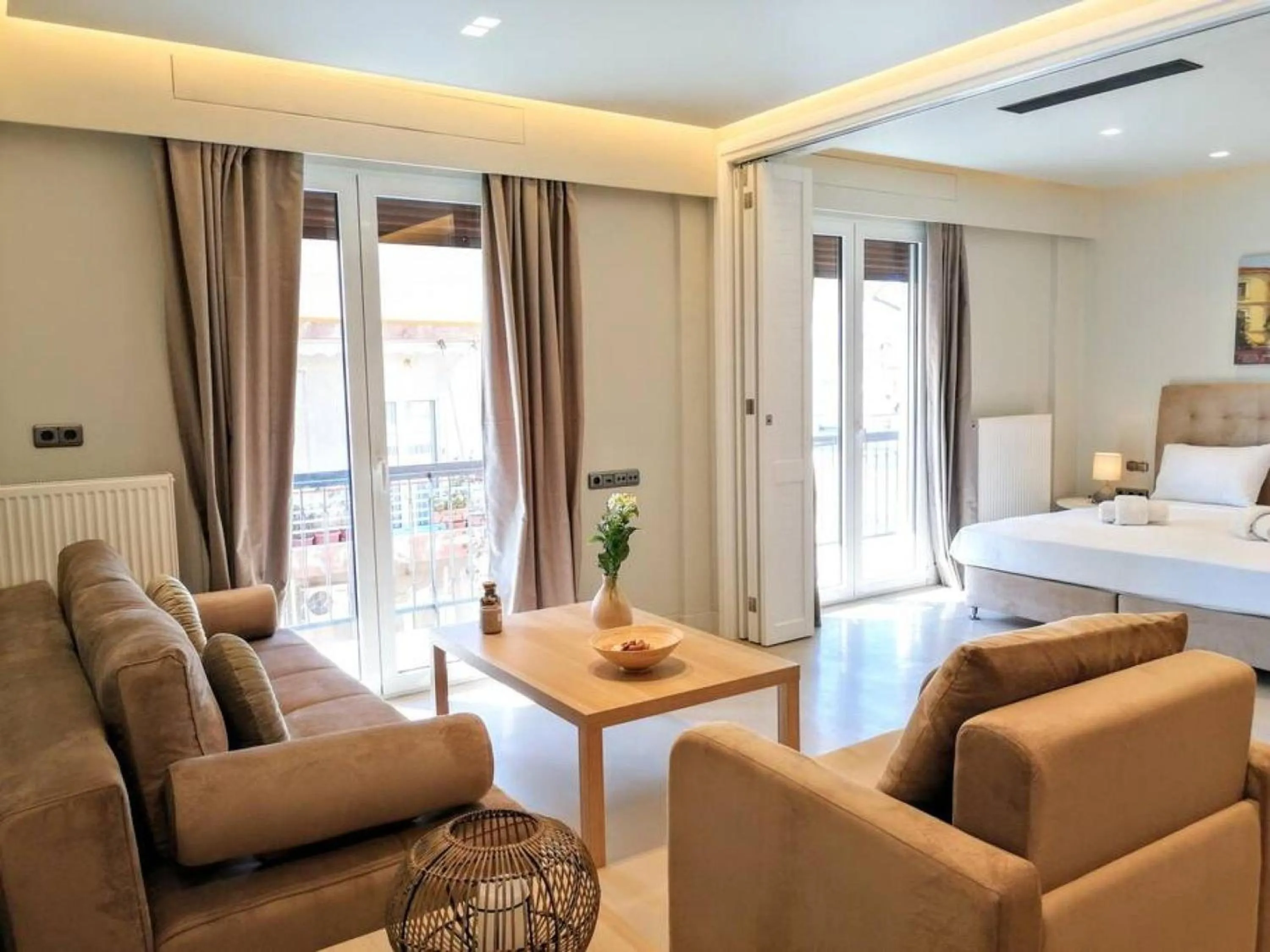 Luxurious minimal apartment in Acropolis