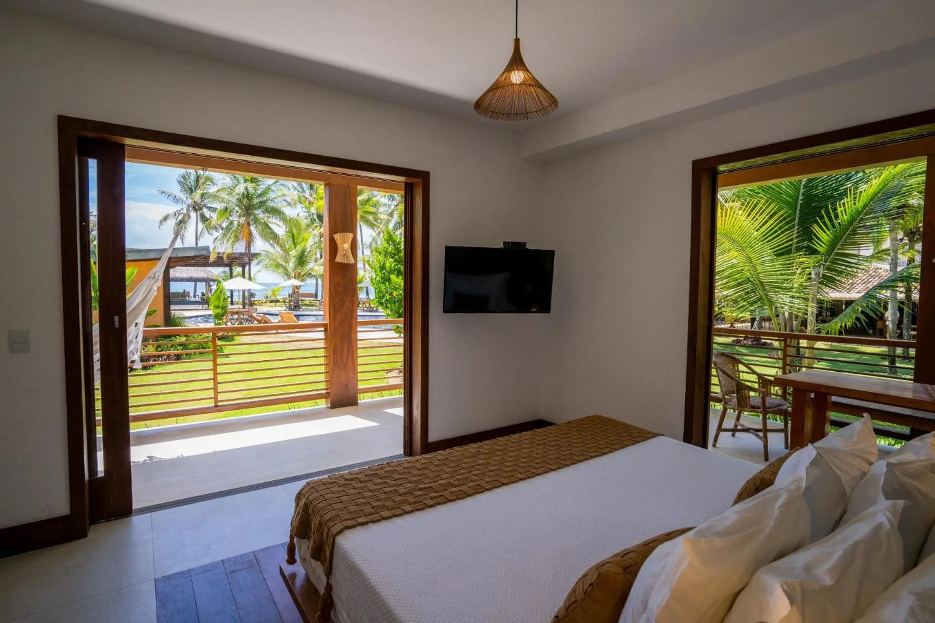 View (from property/room), Bed in Pousada Encanto da Lua