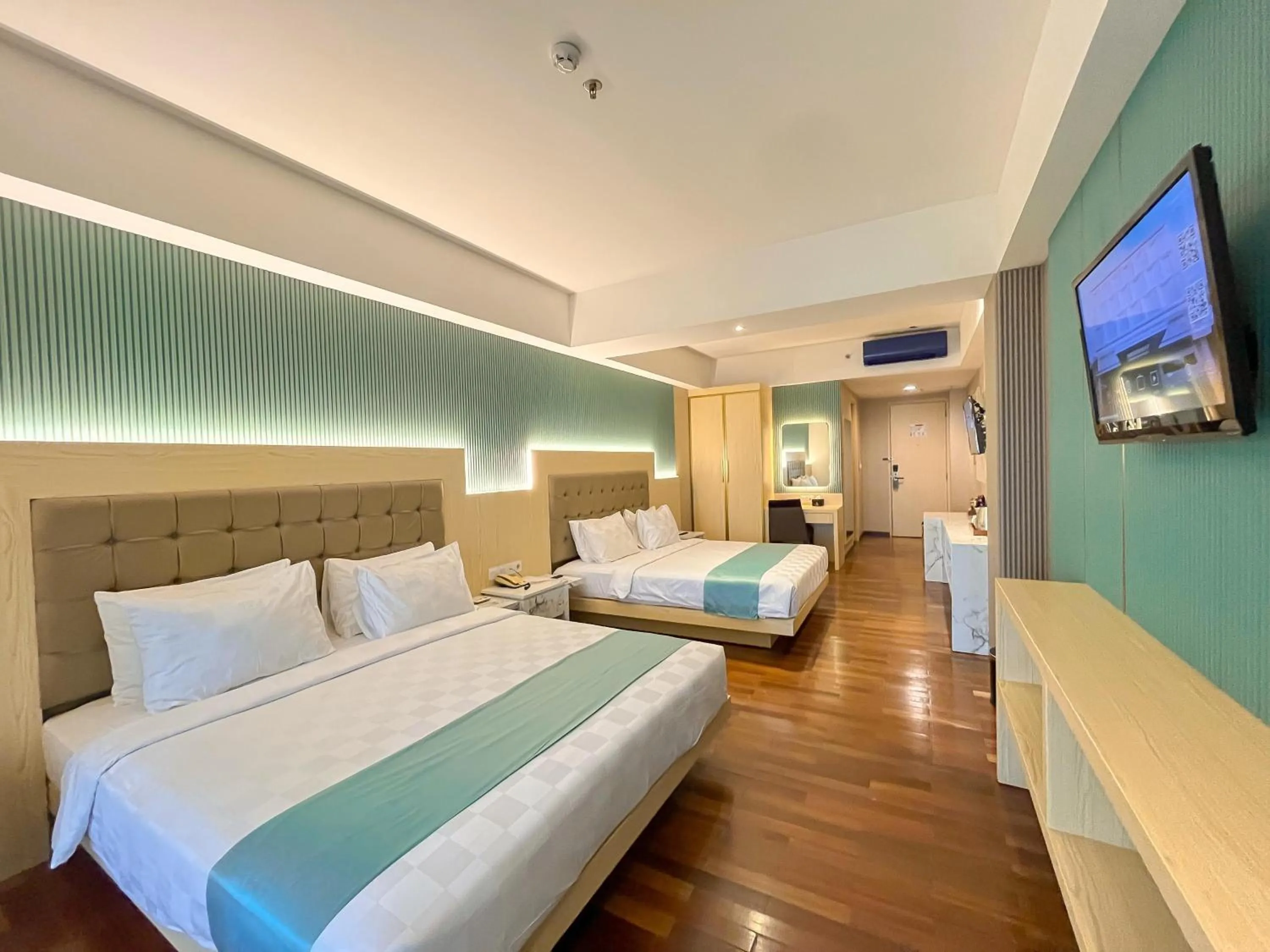 Bedroom, Bed in Luxury Malioboro Hotel