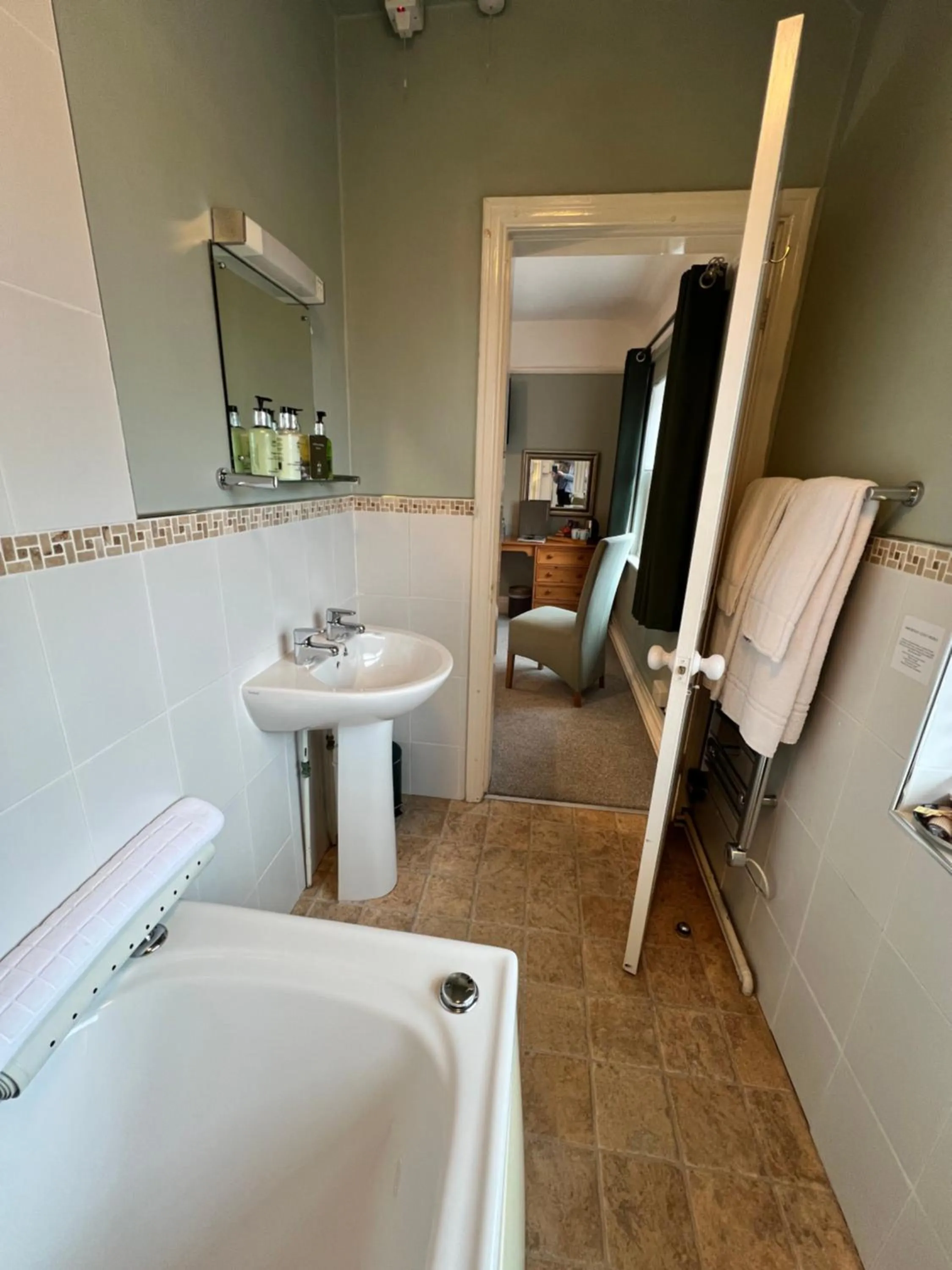 Bathroom in Devonshire Arms Inn