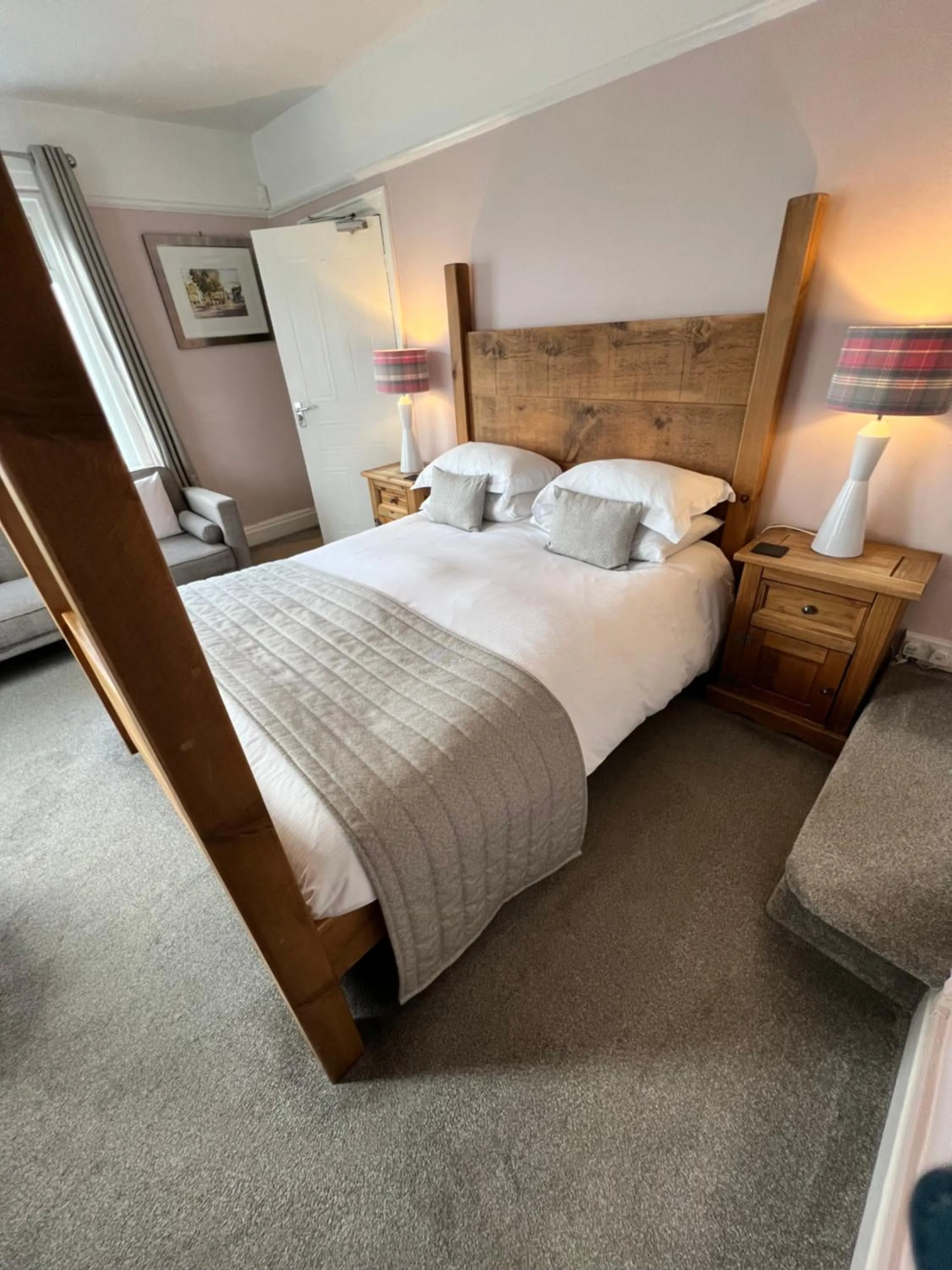 Bed in Devonshire Arms Inn