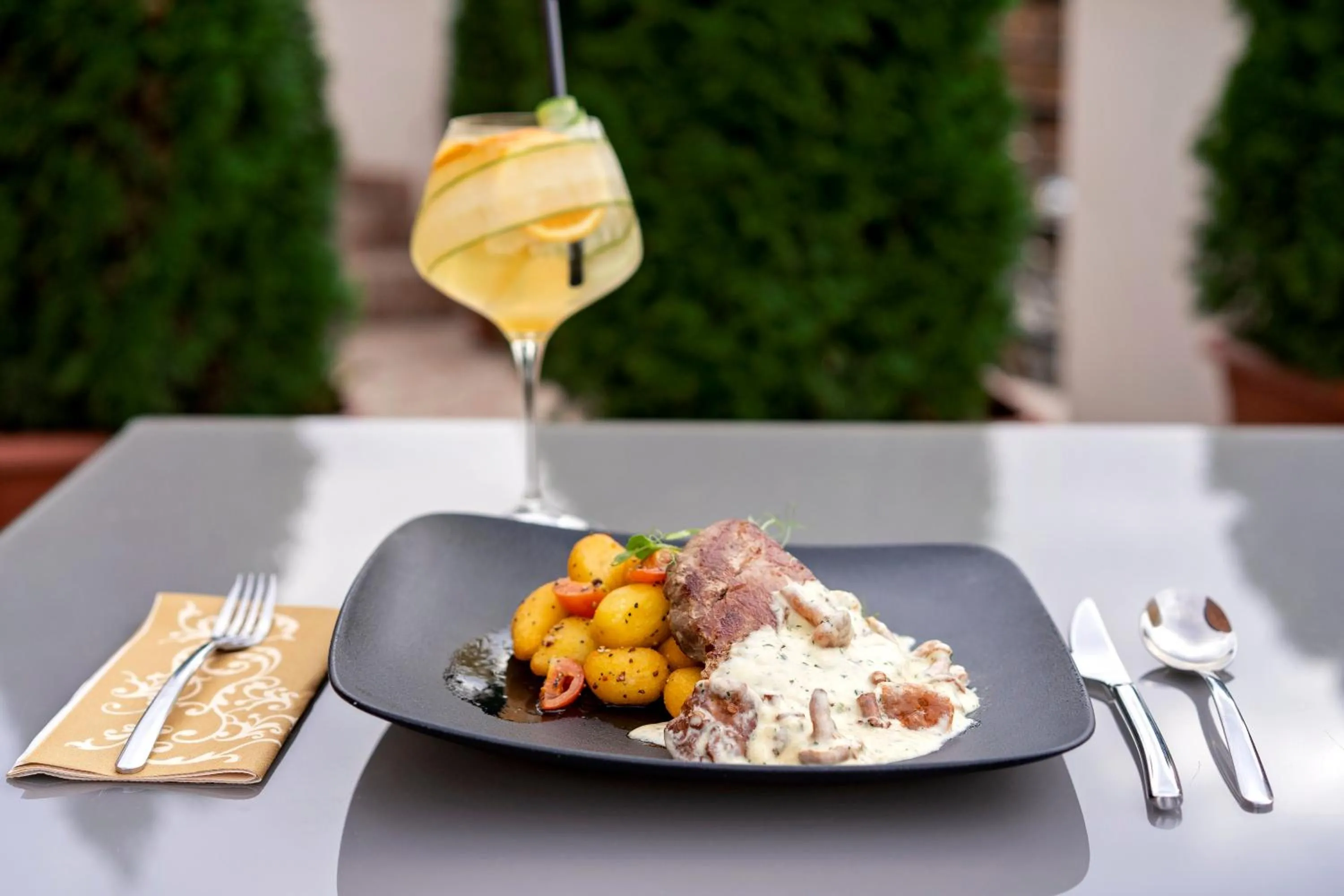 Food and drinks in Malom Hotel