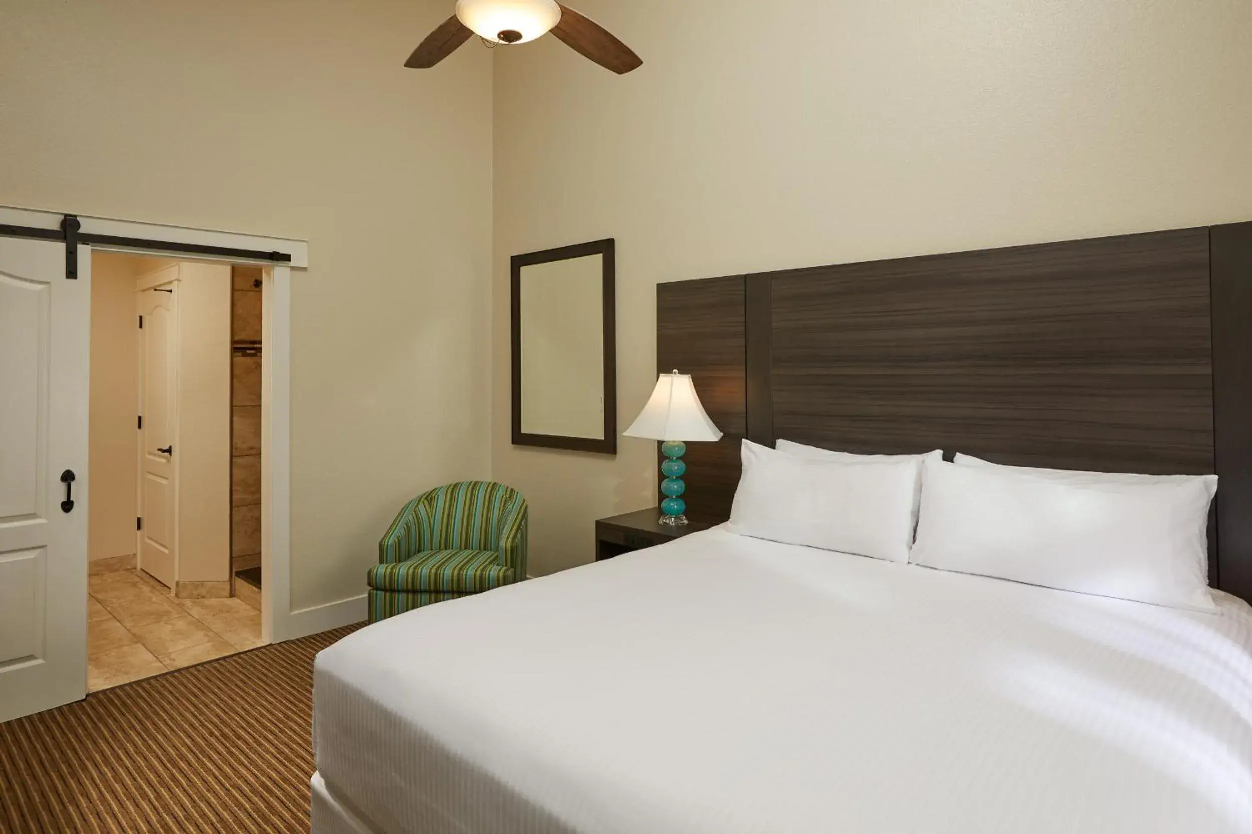 Guests, Bed in Carter Creek Winery Resort & Spa Guests, Bed in Carter Creek Winery Resort & Spa