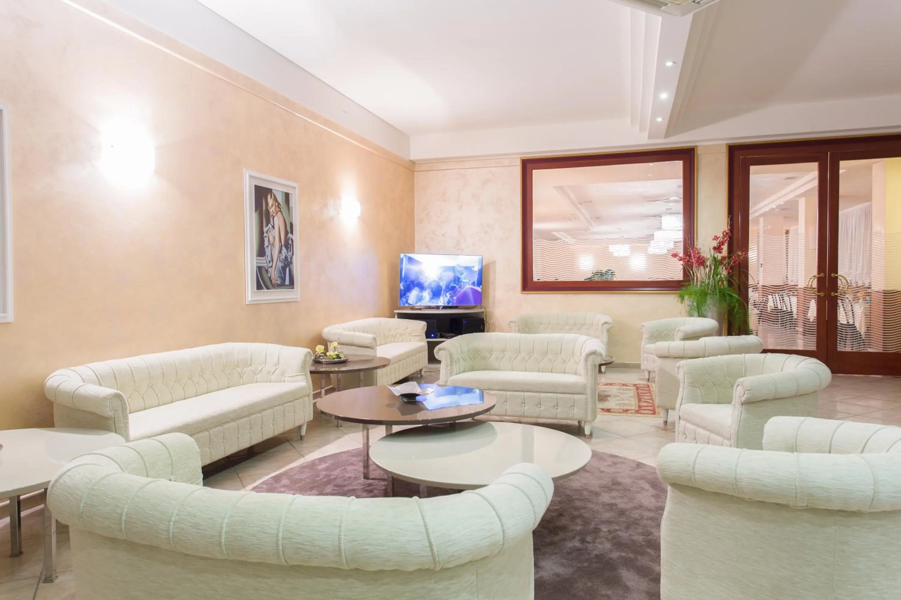 Communal lounge/ TV room in Hotel Continental