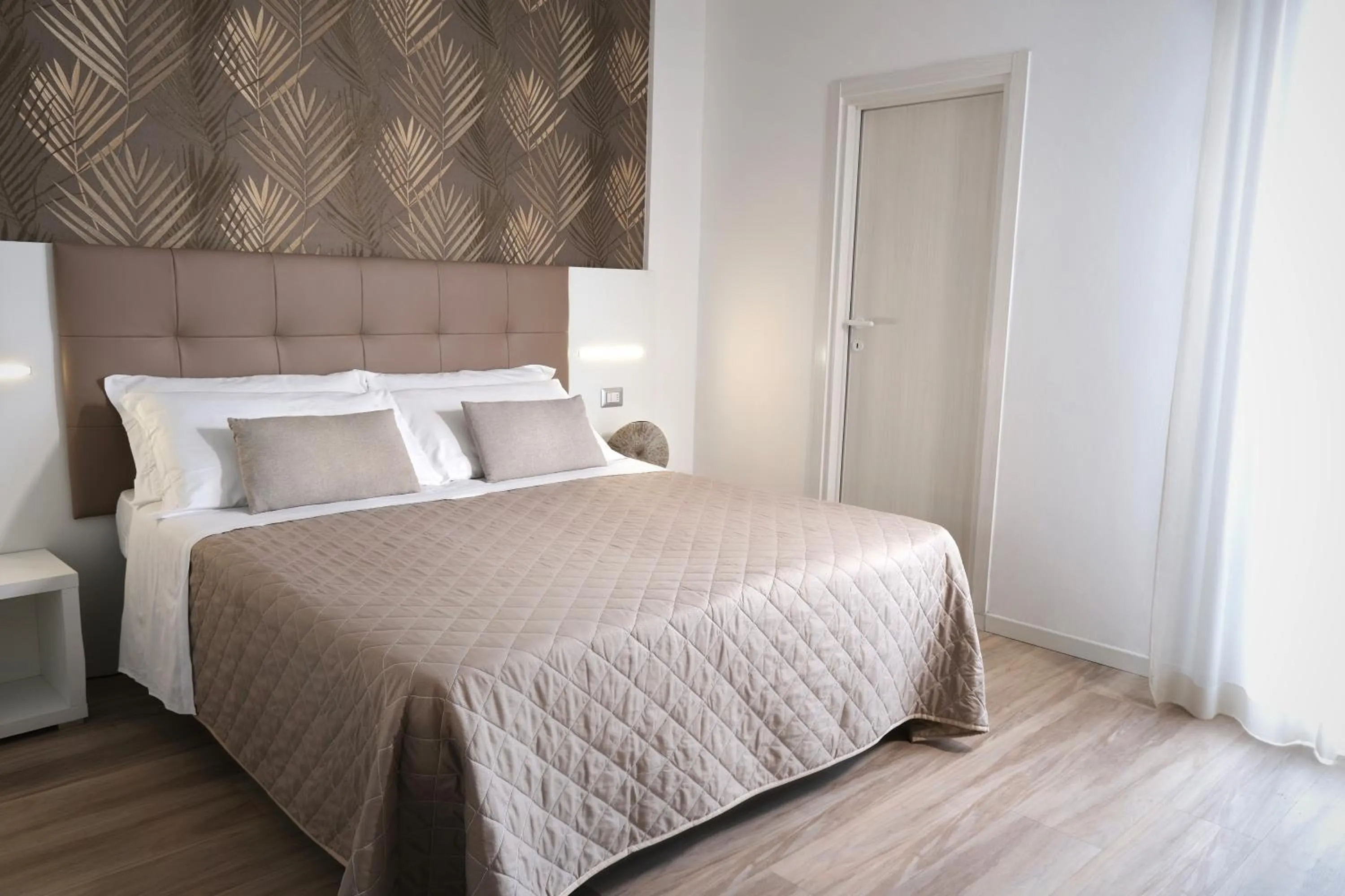 Shower in Hotel Continental