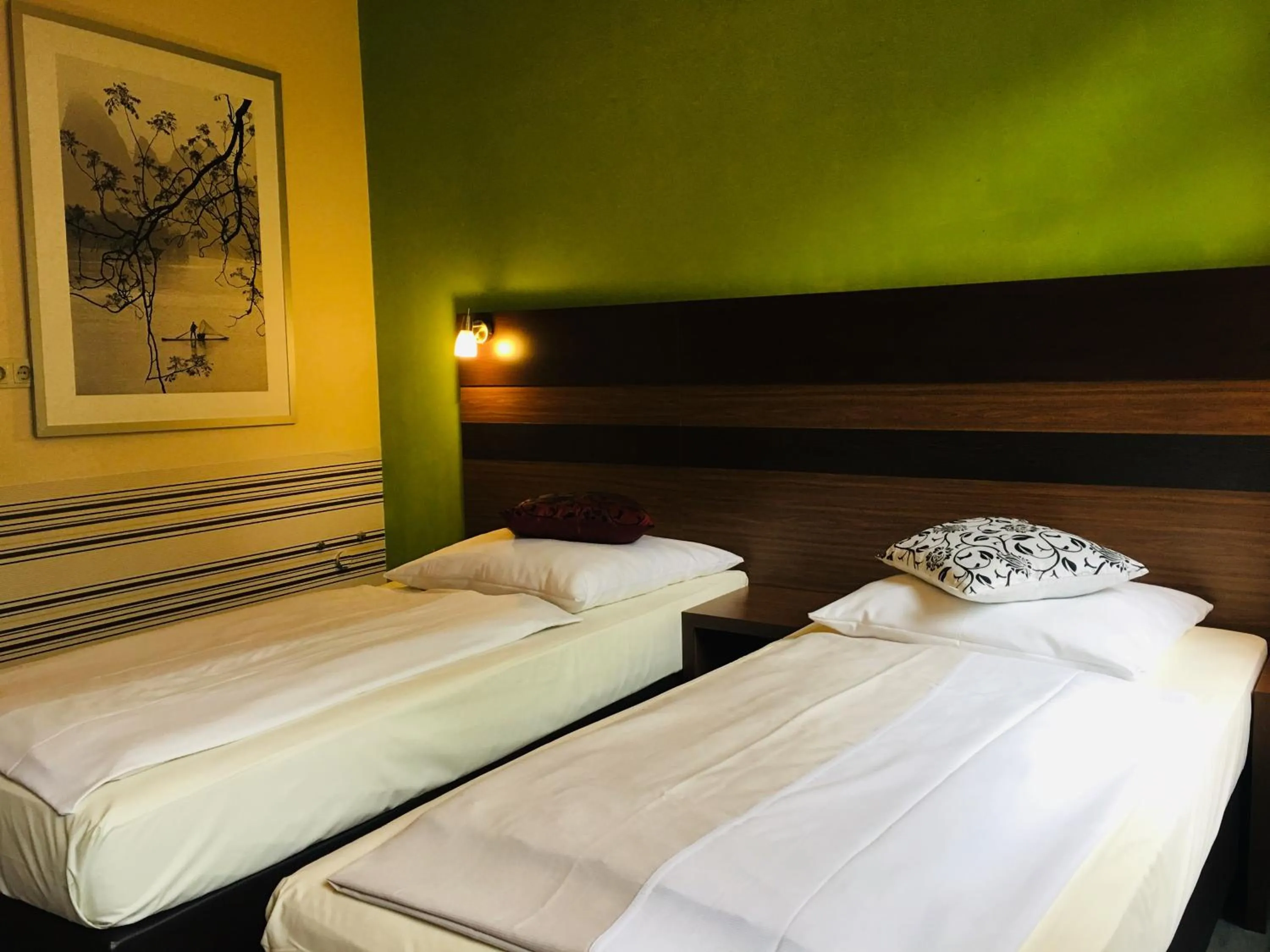 Photo of the whole room, Bed in AltDüsseldorf