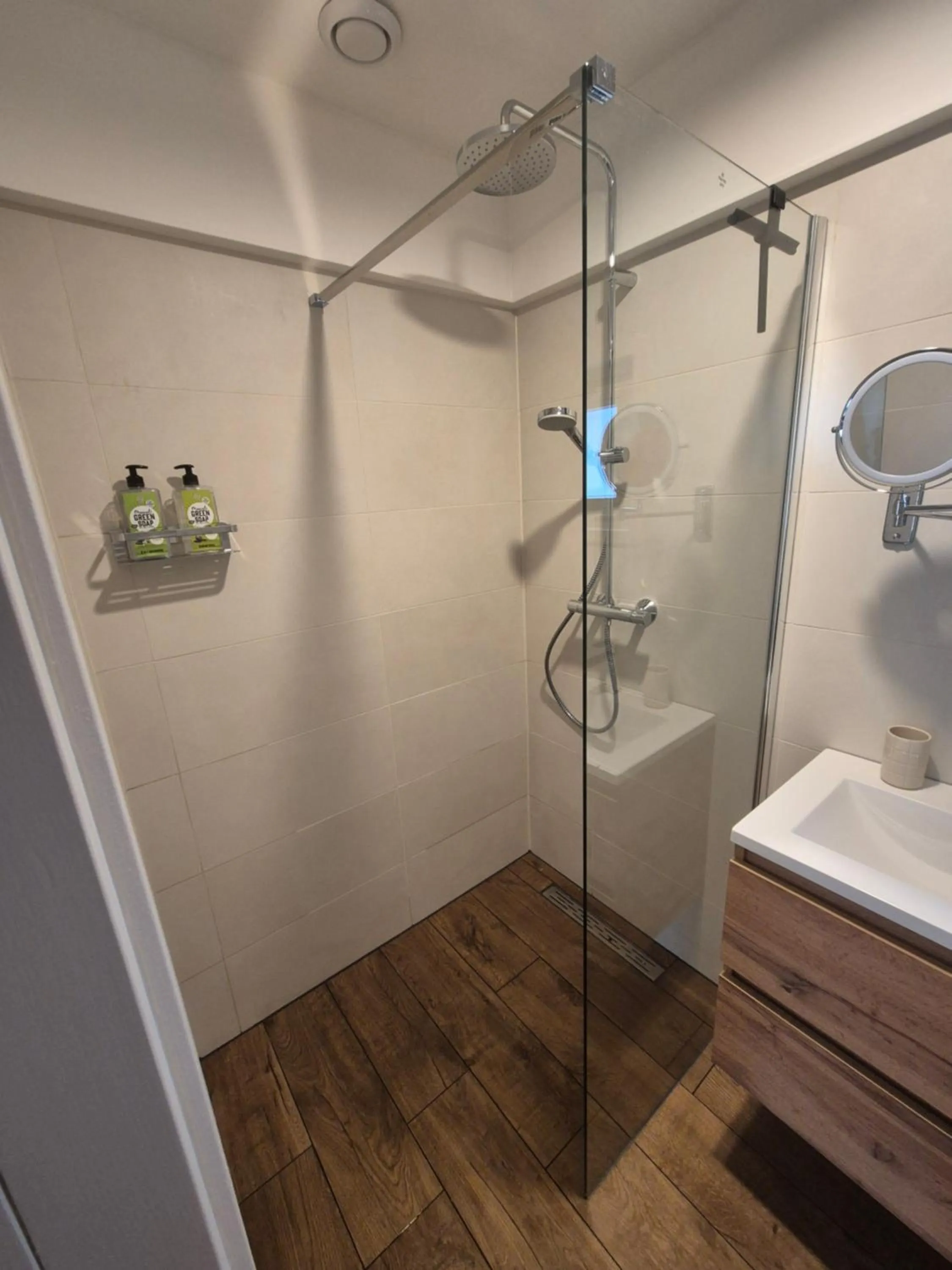 Shower in B&B en vakantiehuis Helene Hoeve