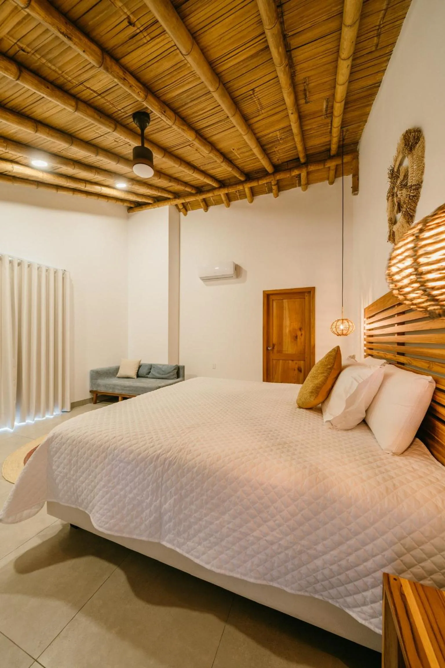 Photo of the whole room, Bed in Vikara