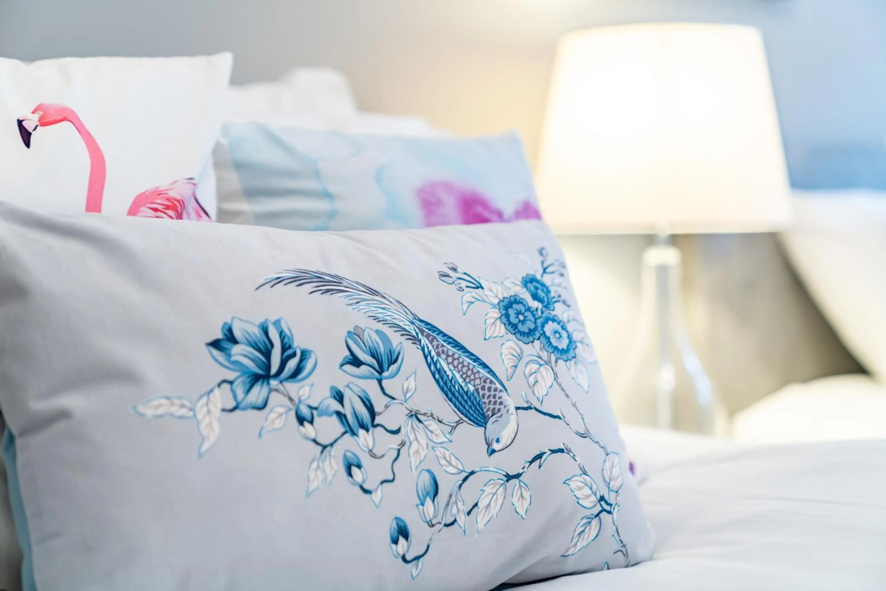 Bed in Town Center Apartment with 55” Smart TV+Netflix