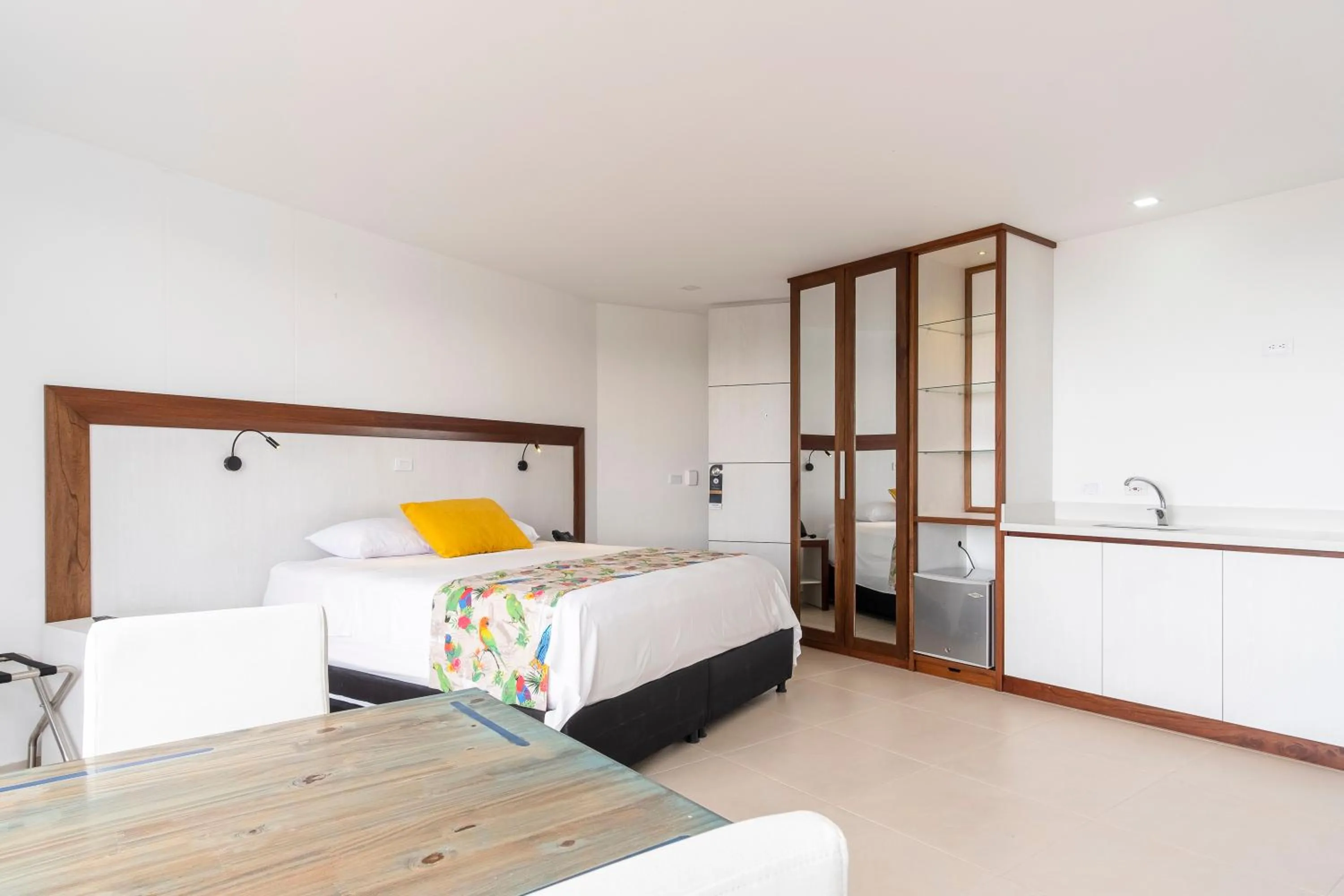 Photo of the whole room, Bed in Hotel Santorini