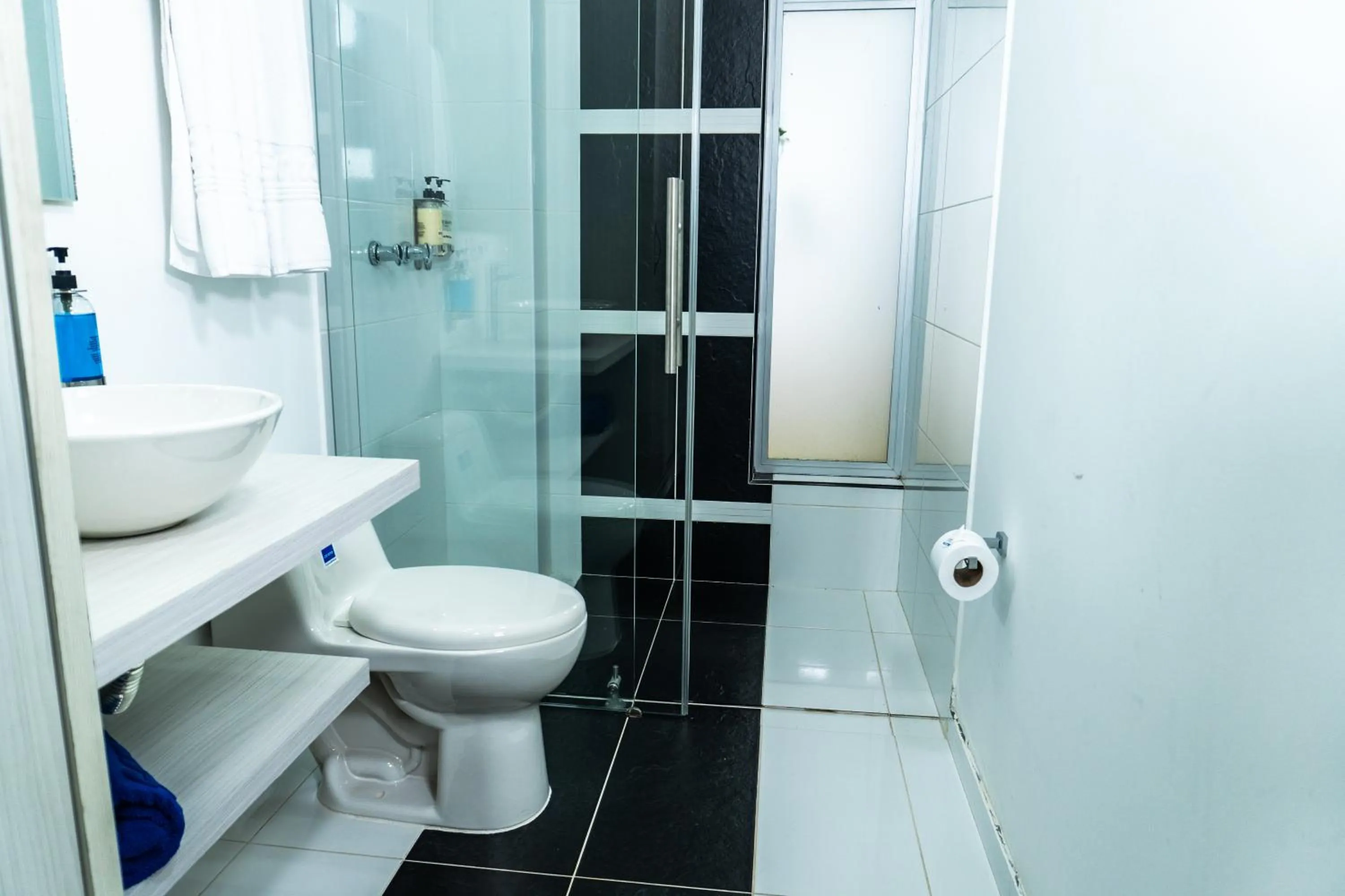 Bathroom in Hotel Santorini