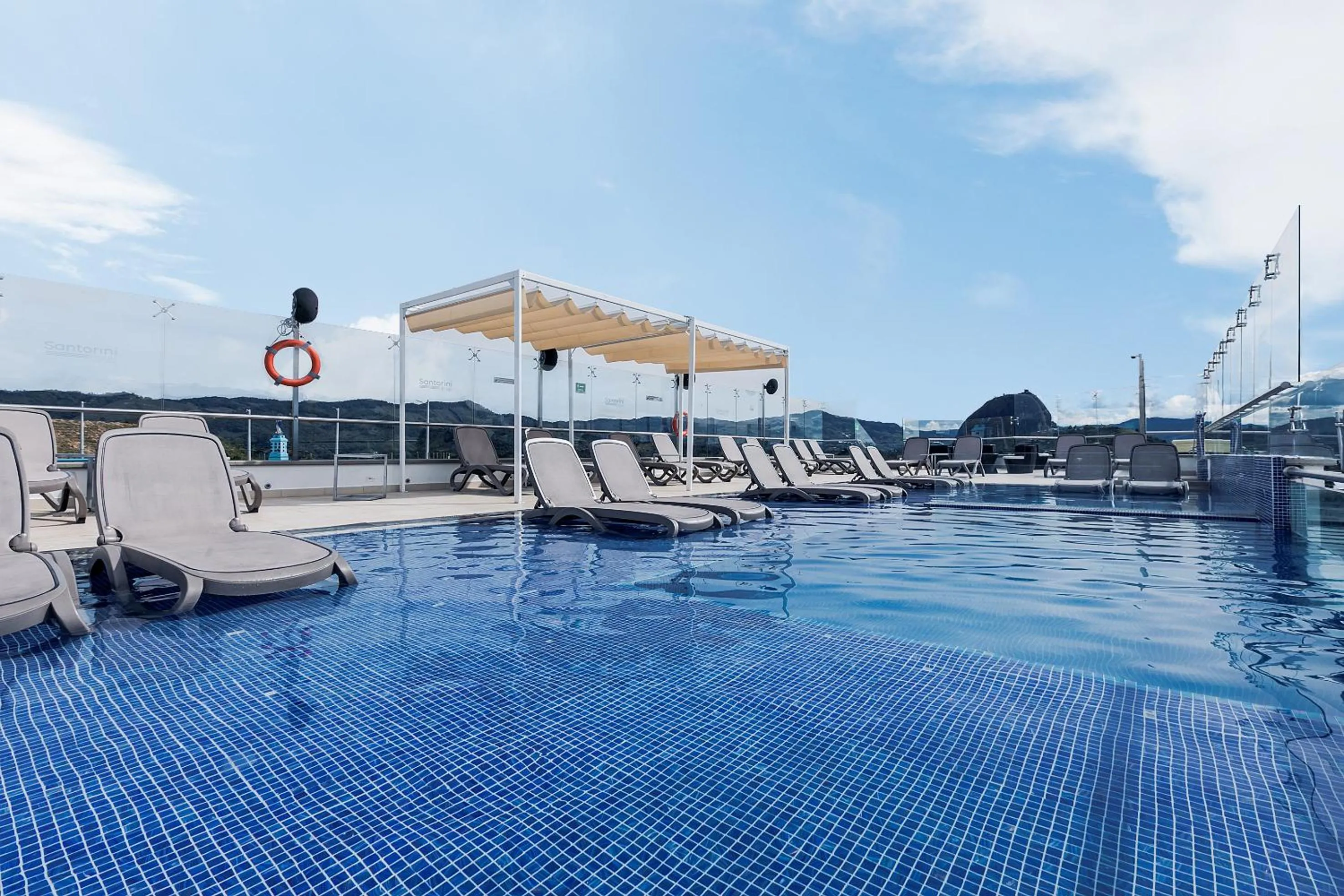 Swimming pool in Hotel Santorini
