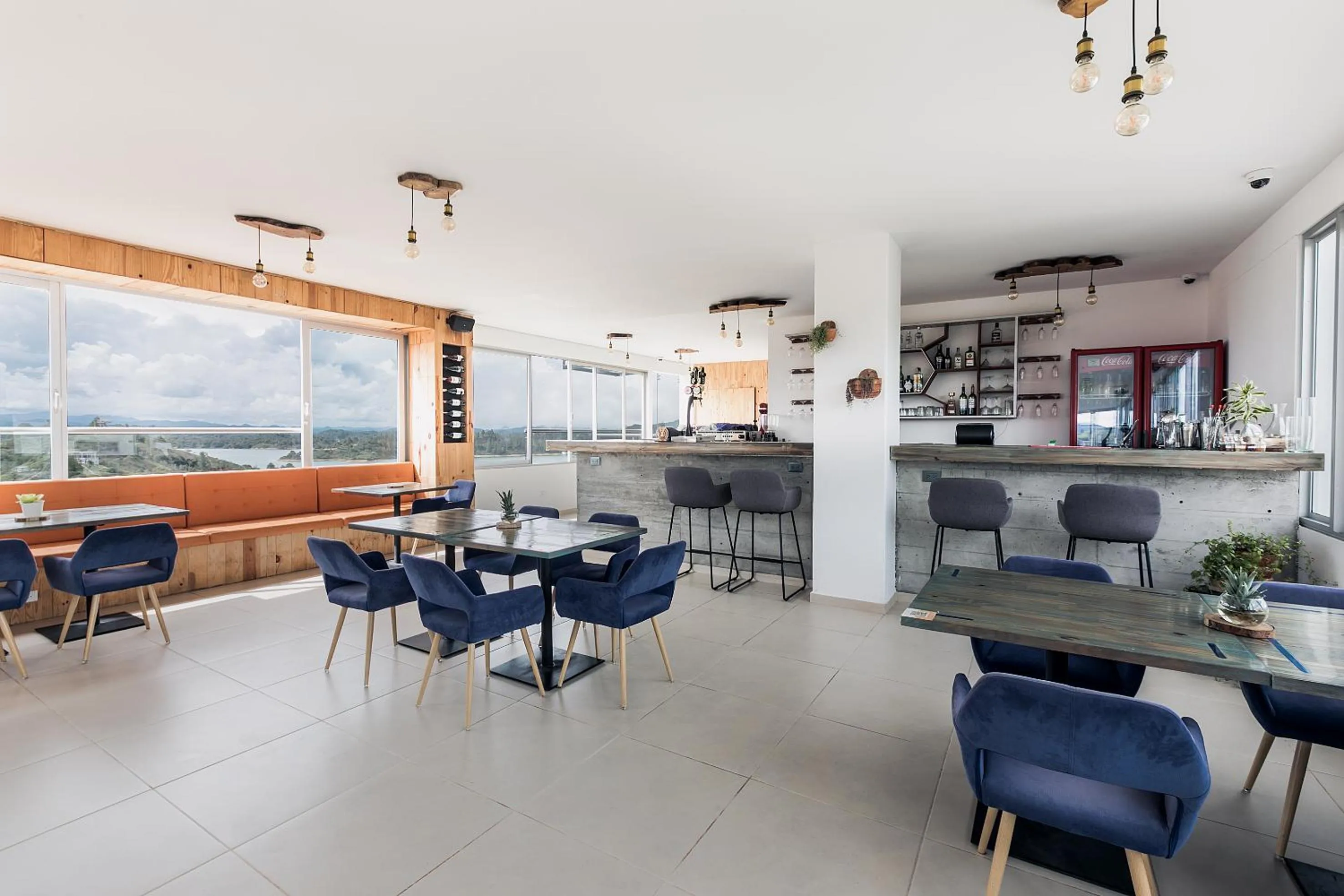 Restaurant/places to eat in Hotel Santorini