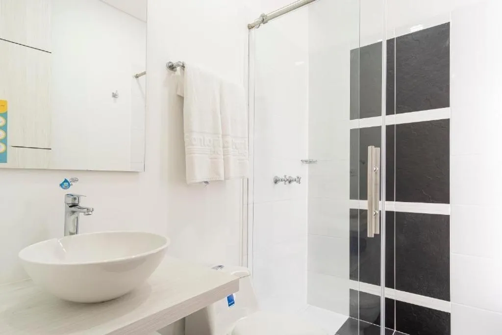 Bathroom in Hotel Santorini