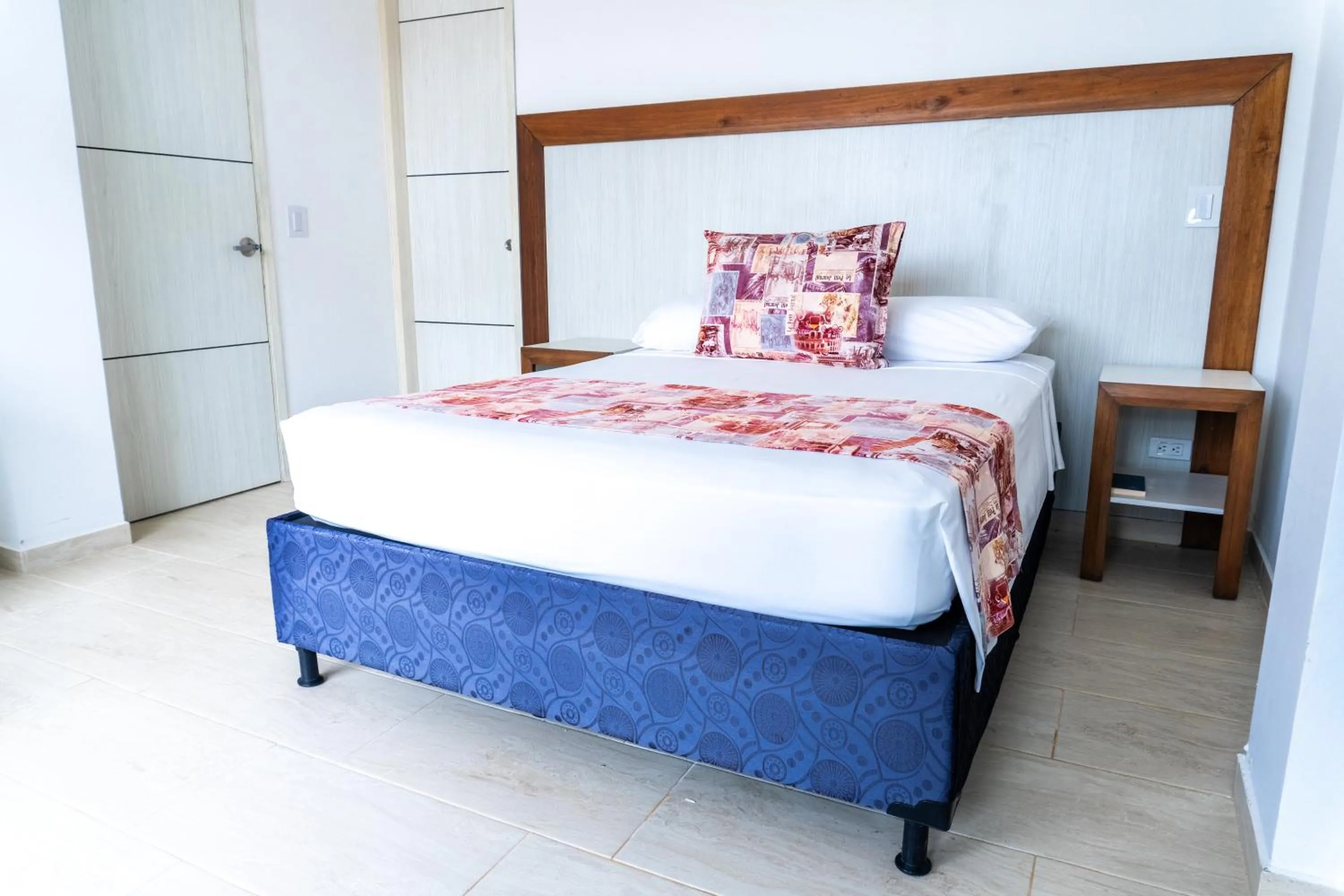 Bed in Hotel Santorini