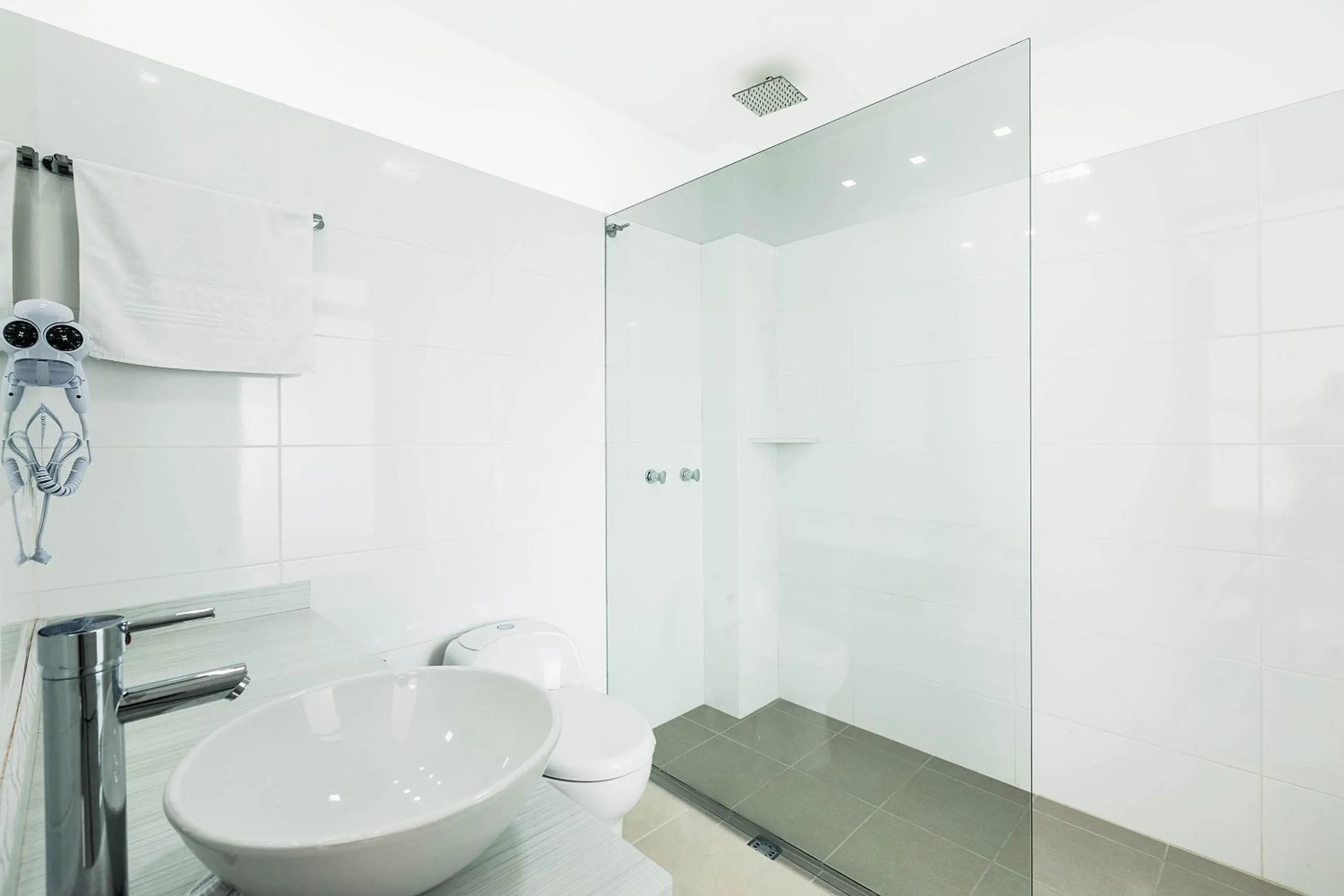 Bathroom in Hotel Santorini