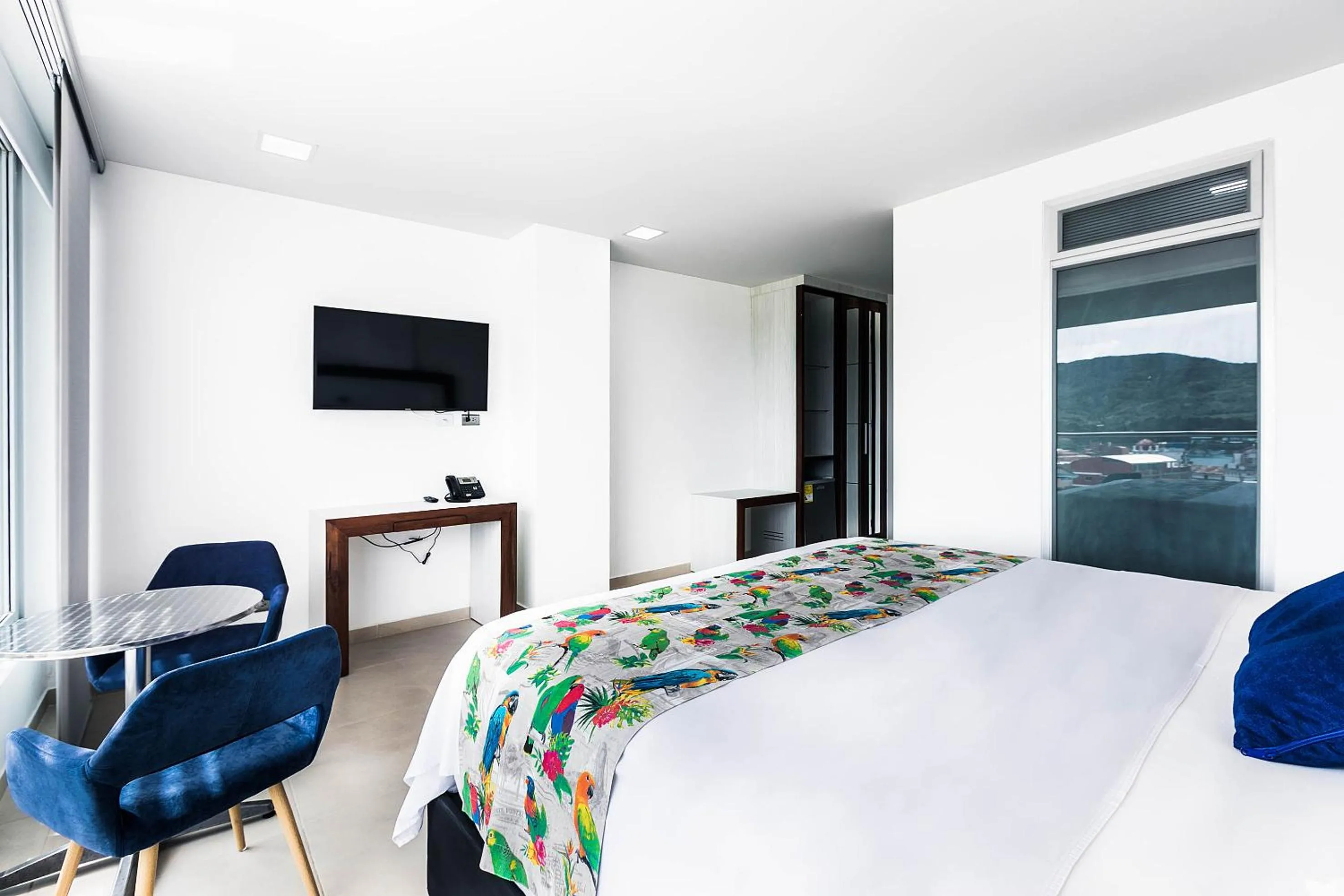 Bed in Hotel Santorini