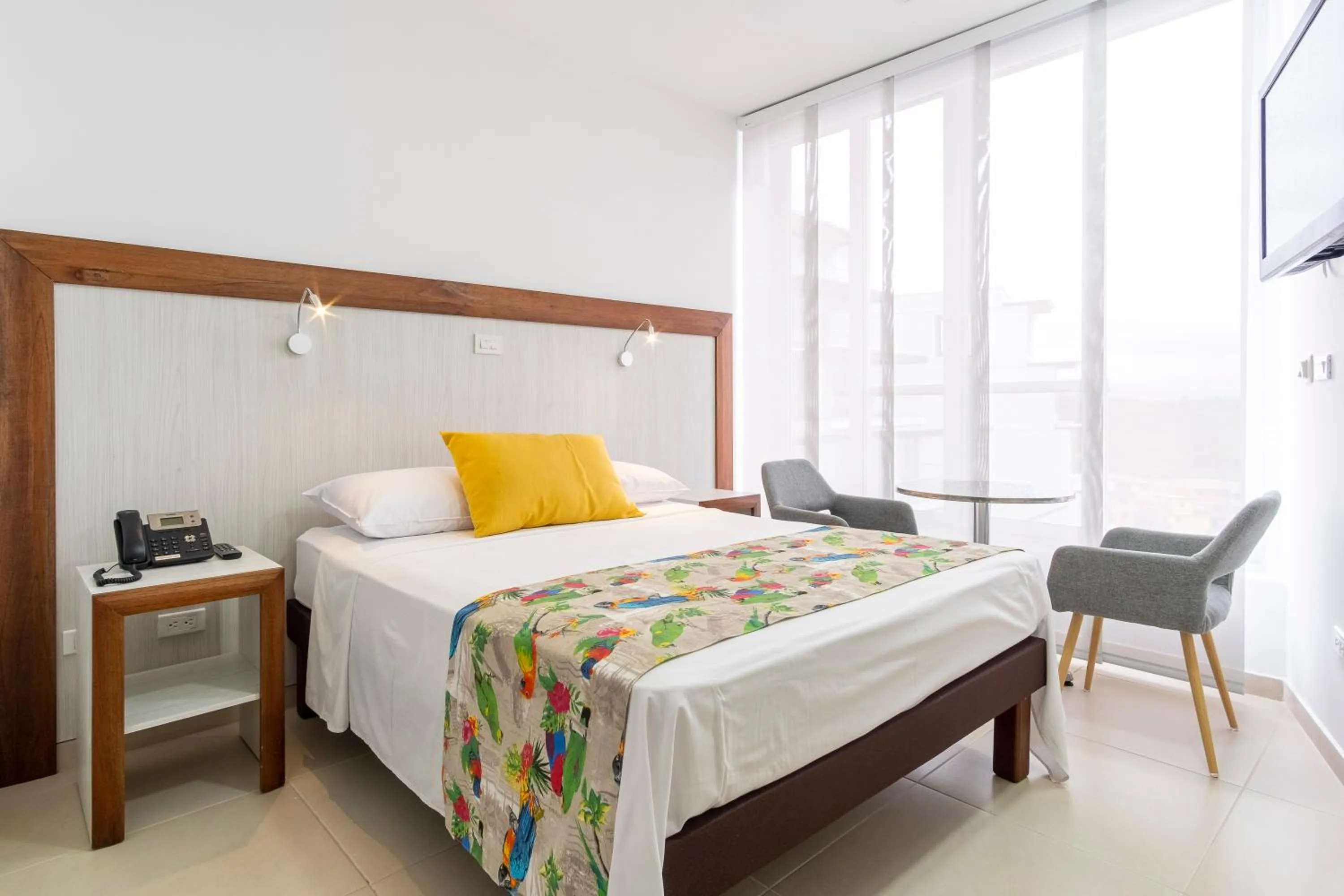 Bed in Hotel Santorini