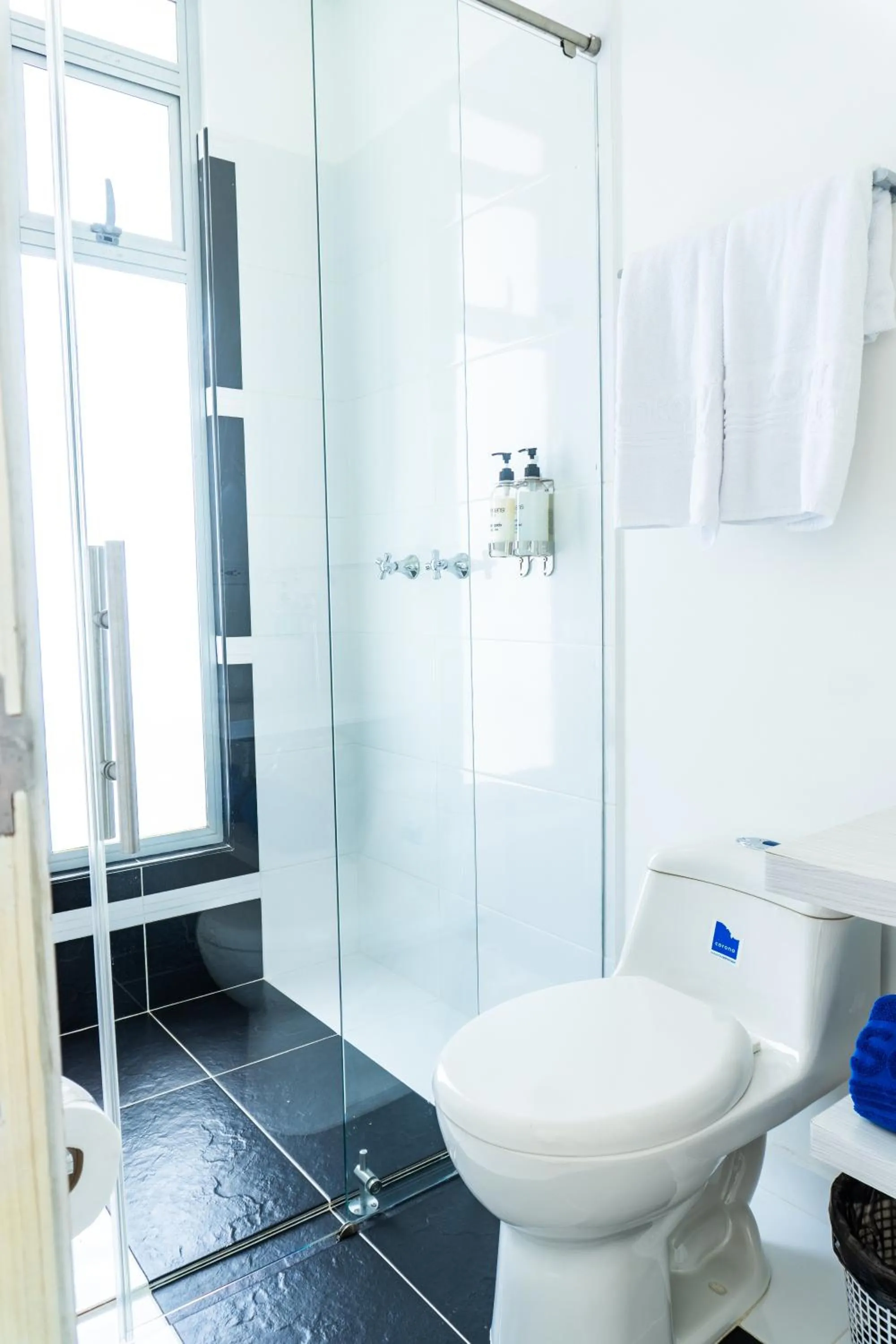 Bathroom in Hotel Santorini