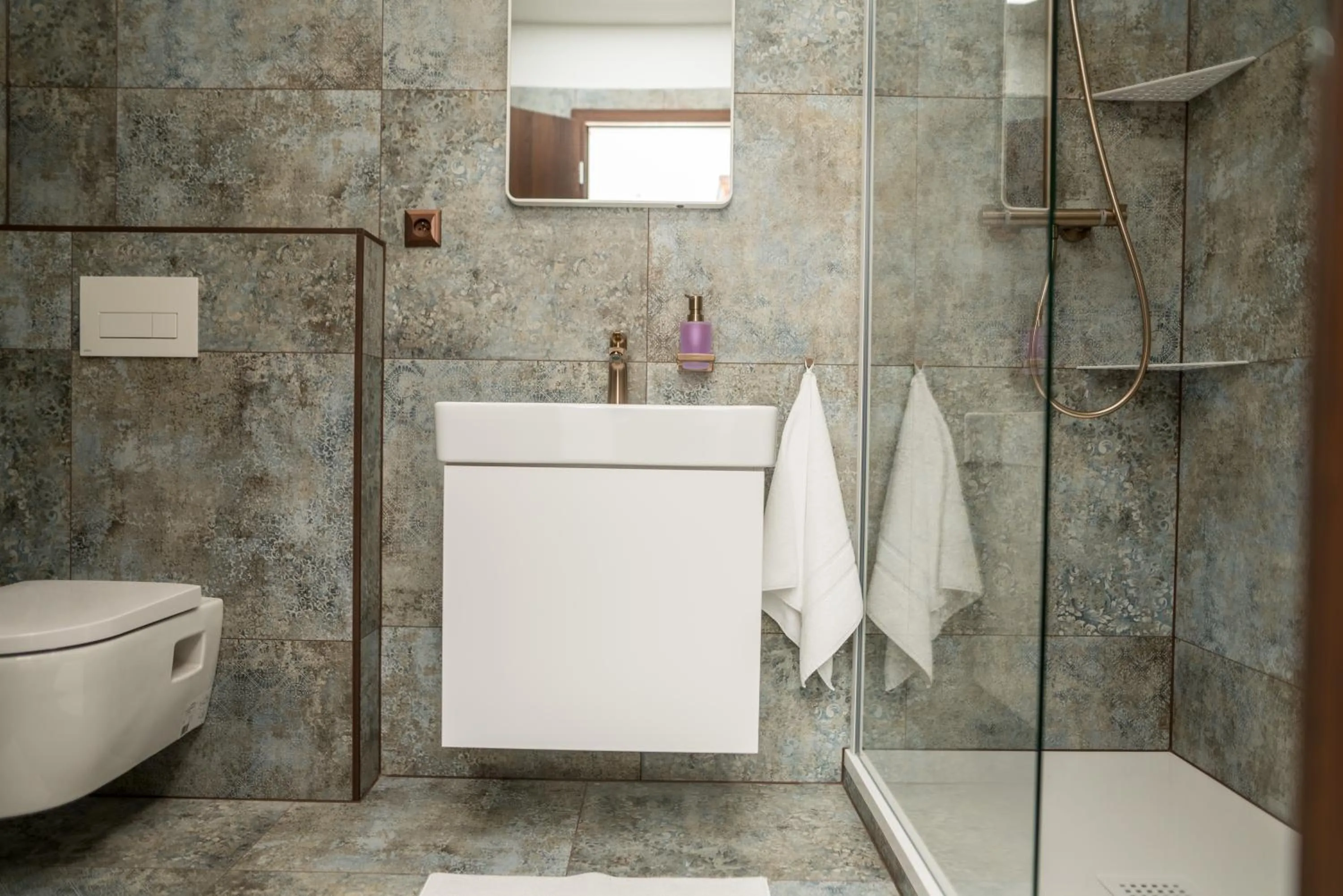 Shower in Villa Žerotín Penzion Bed & Breakfast