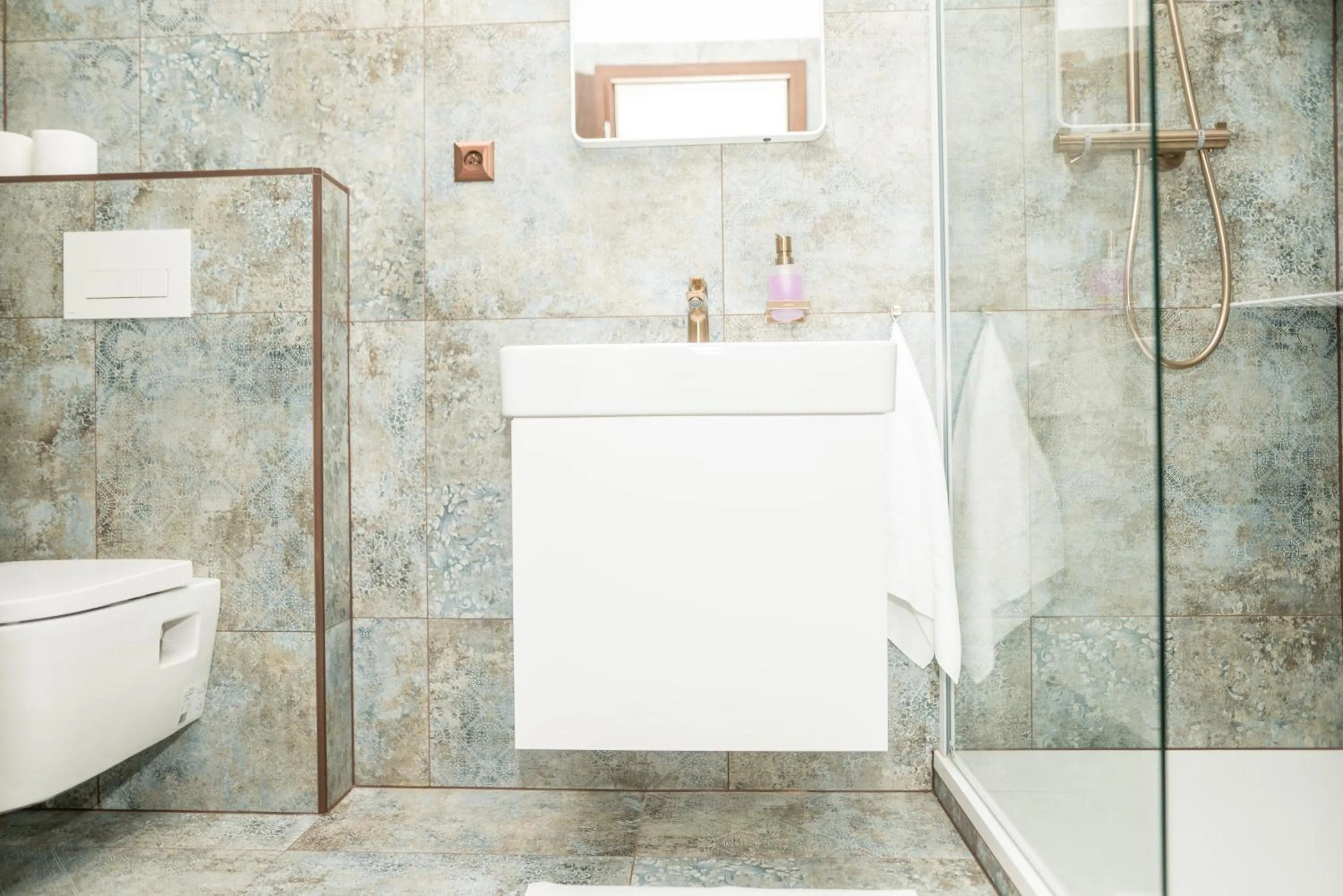 Shower in Villa Žerotín Penzion Bed & Breakfast