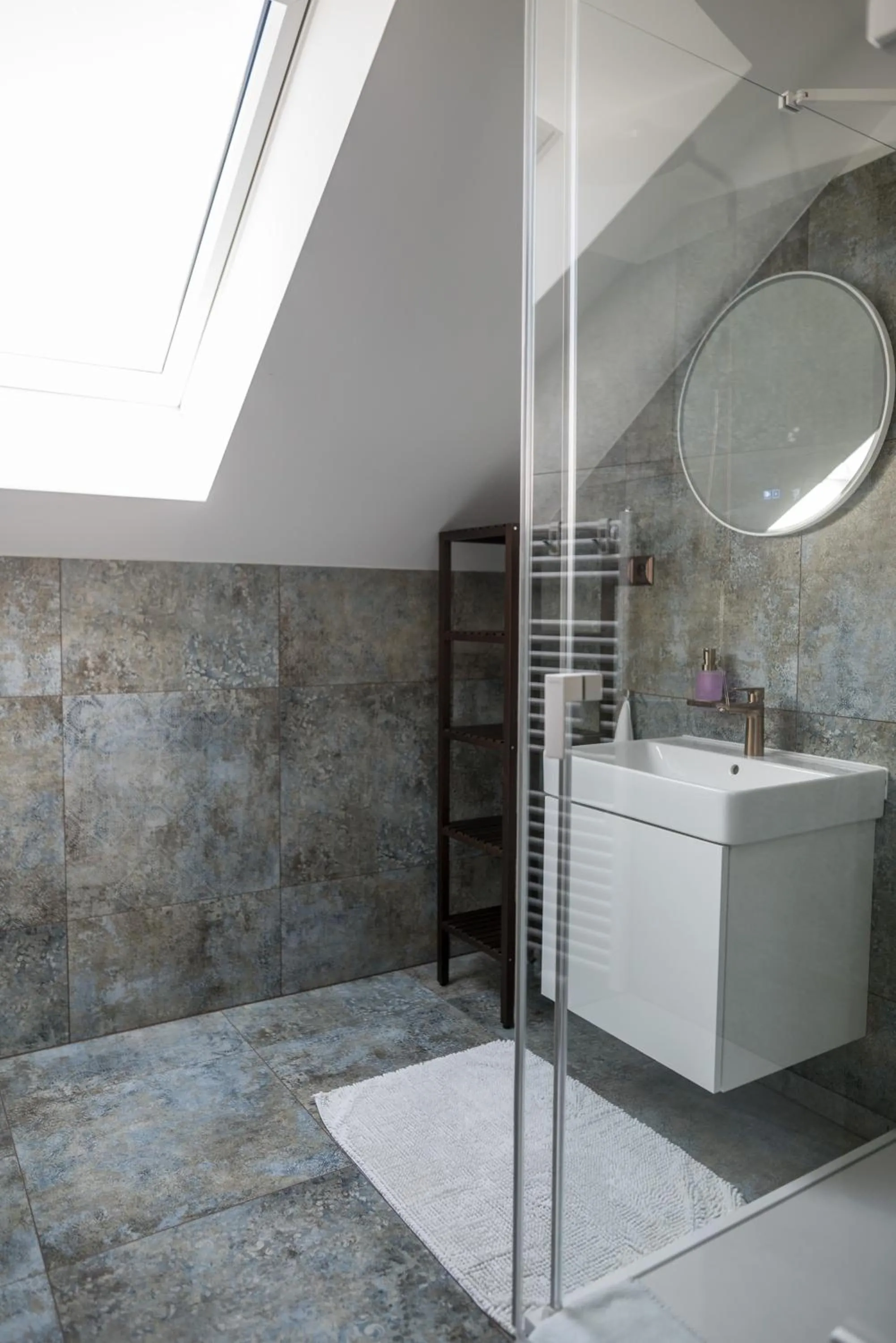 Shower in Villa Žerotín Penzion Bed & Breakfast