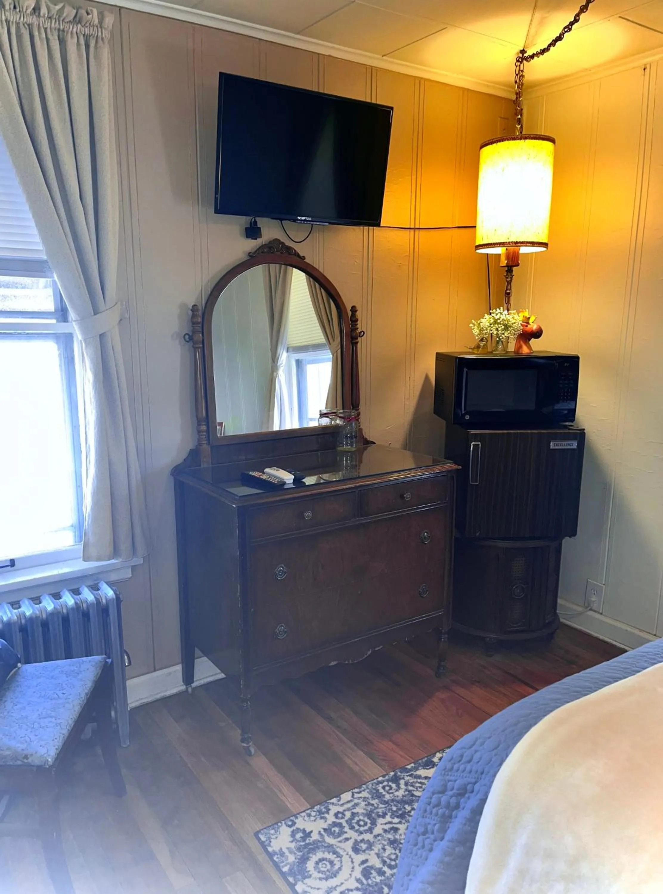 Bed in The Hotel Eastin