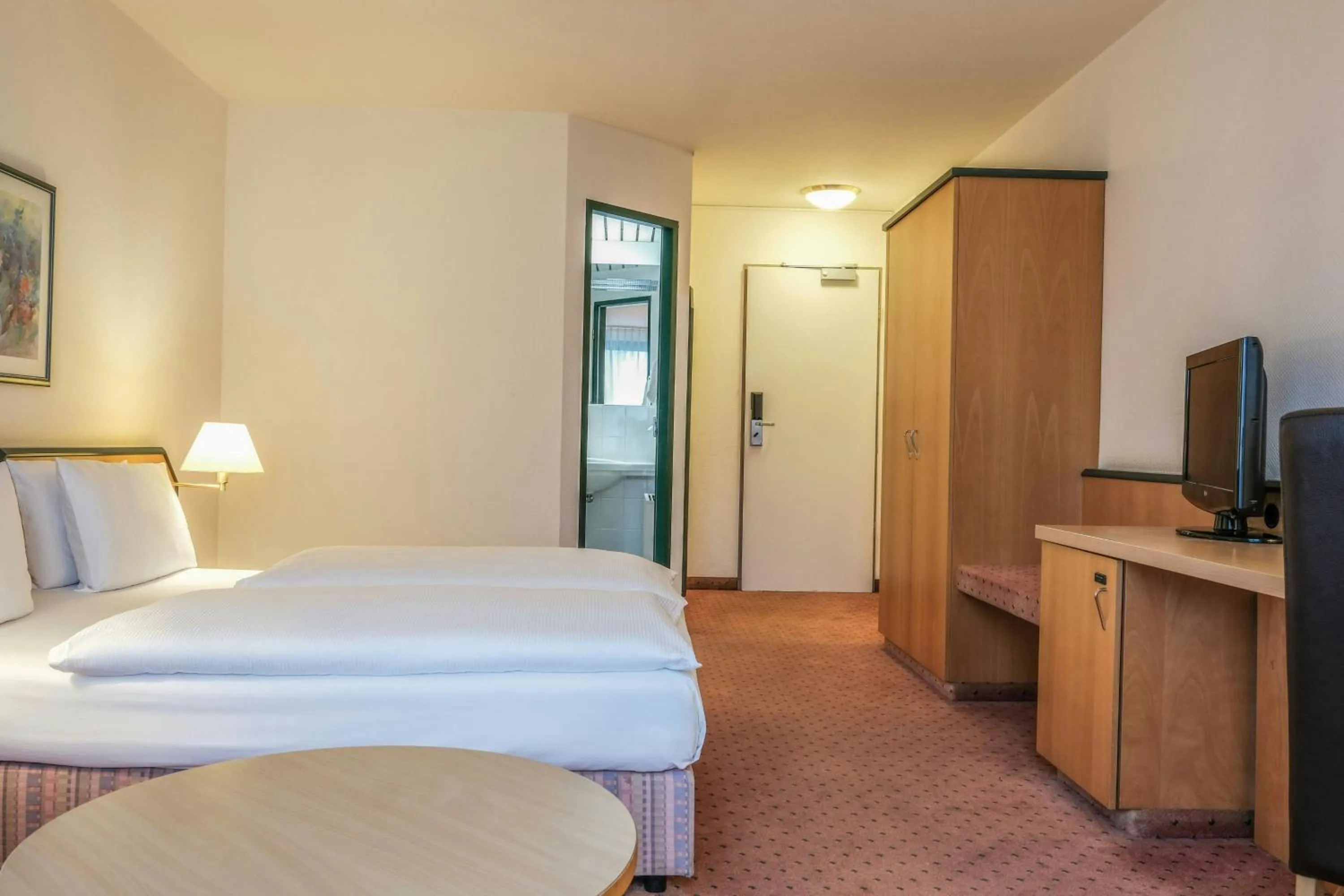 Photo of the whole room, Bed in FOUR Essen City Centre