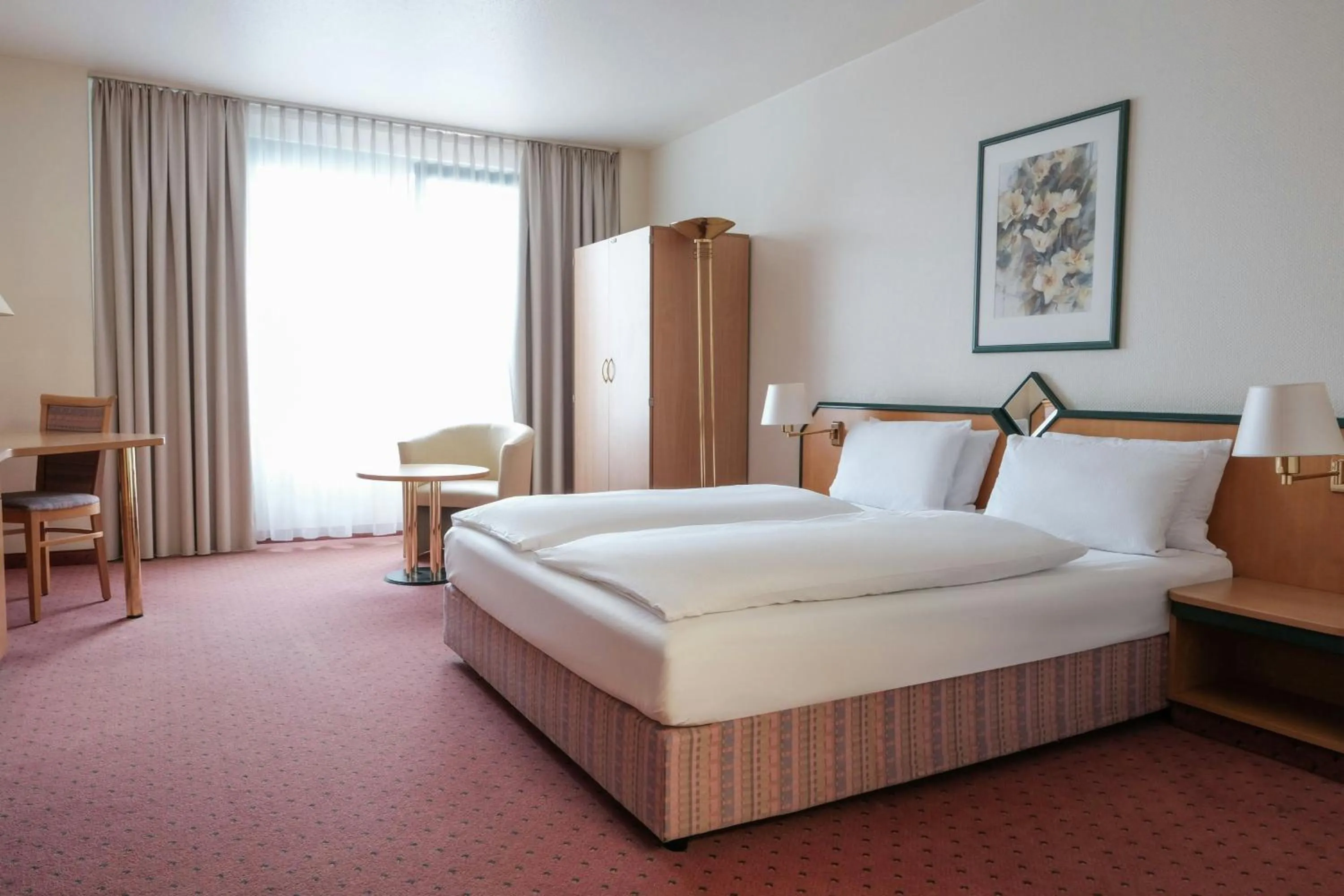 Photo of the whole room, Bed in FOUR Essen City Centre