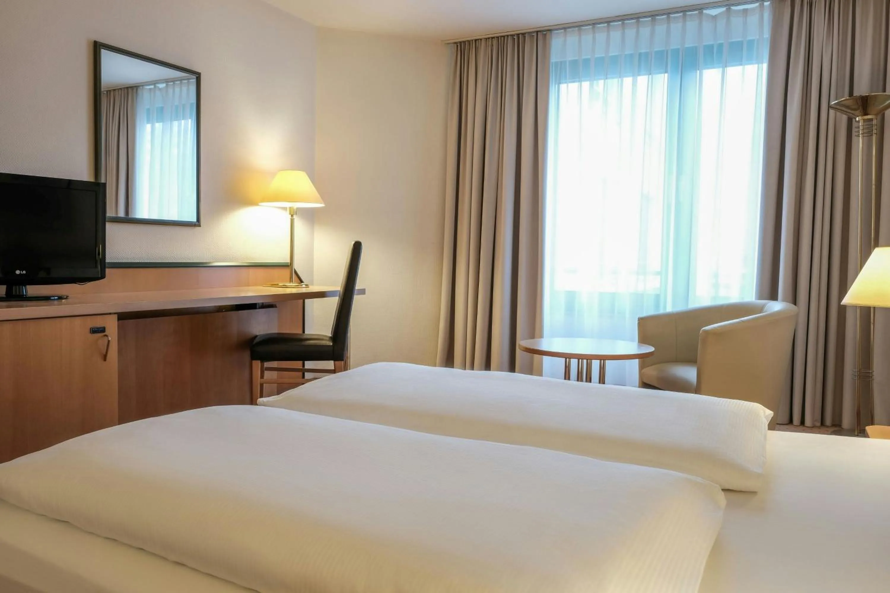 Photo of the whole room, Bed in FOUR Essen City Centre