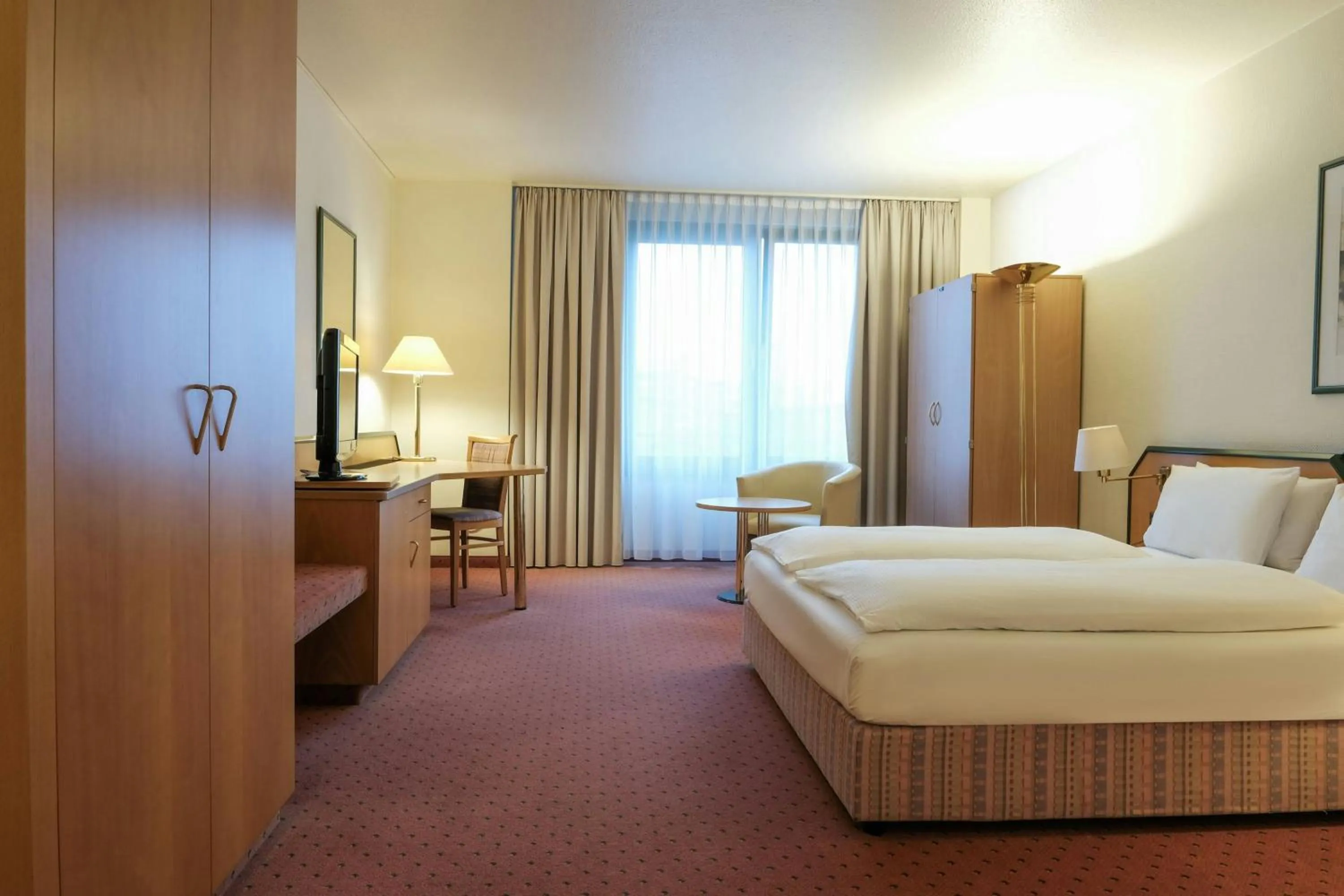Photo of the whole room, Bed in FOUR Essen City Centre
