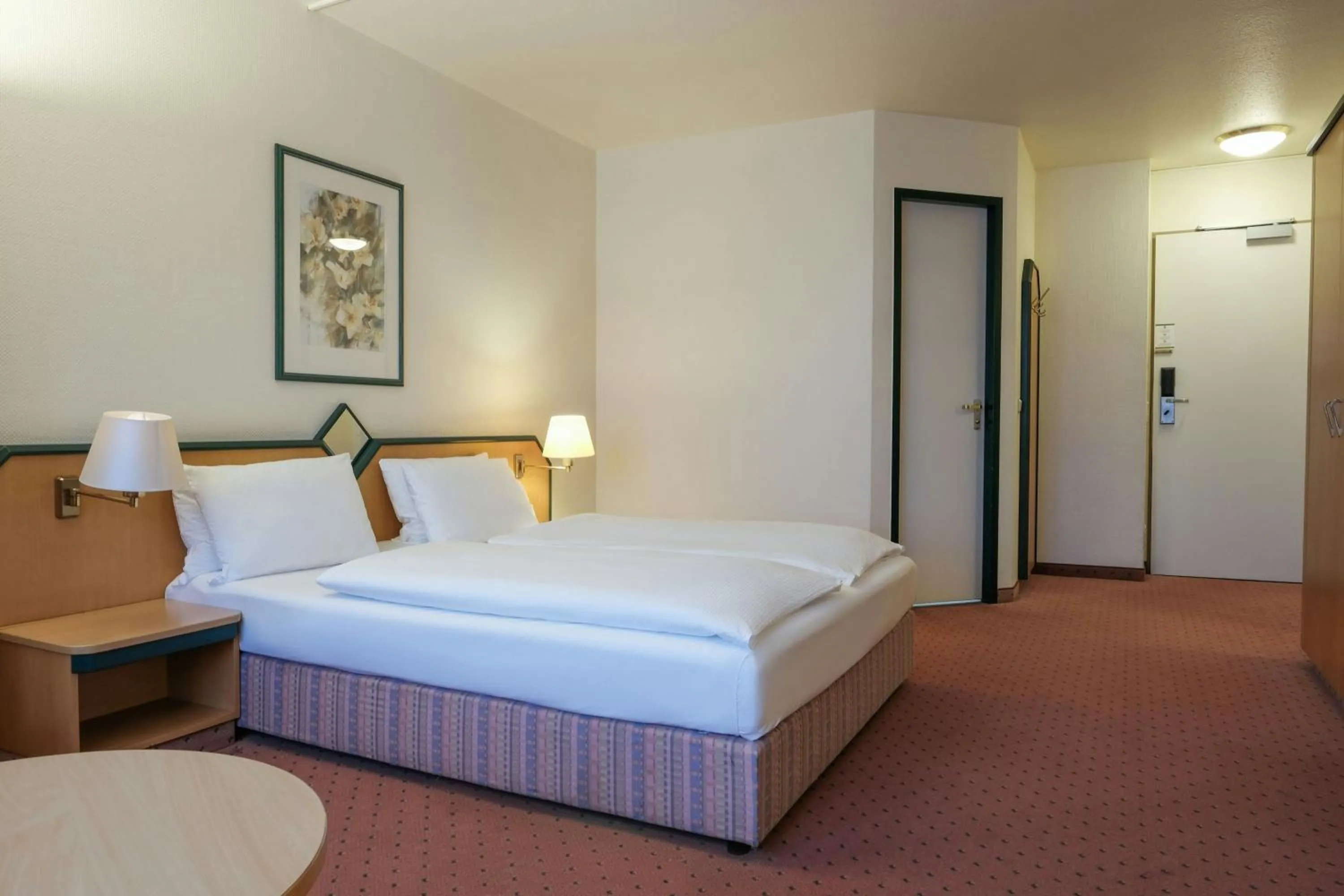 Photo of the whole room, Bed in FOUR Essen City Centre