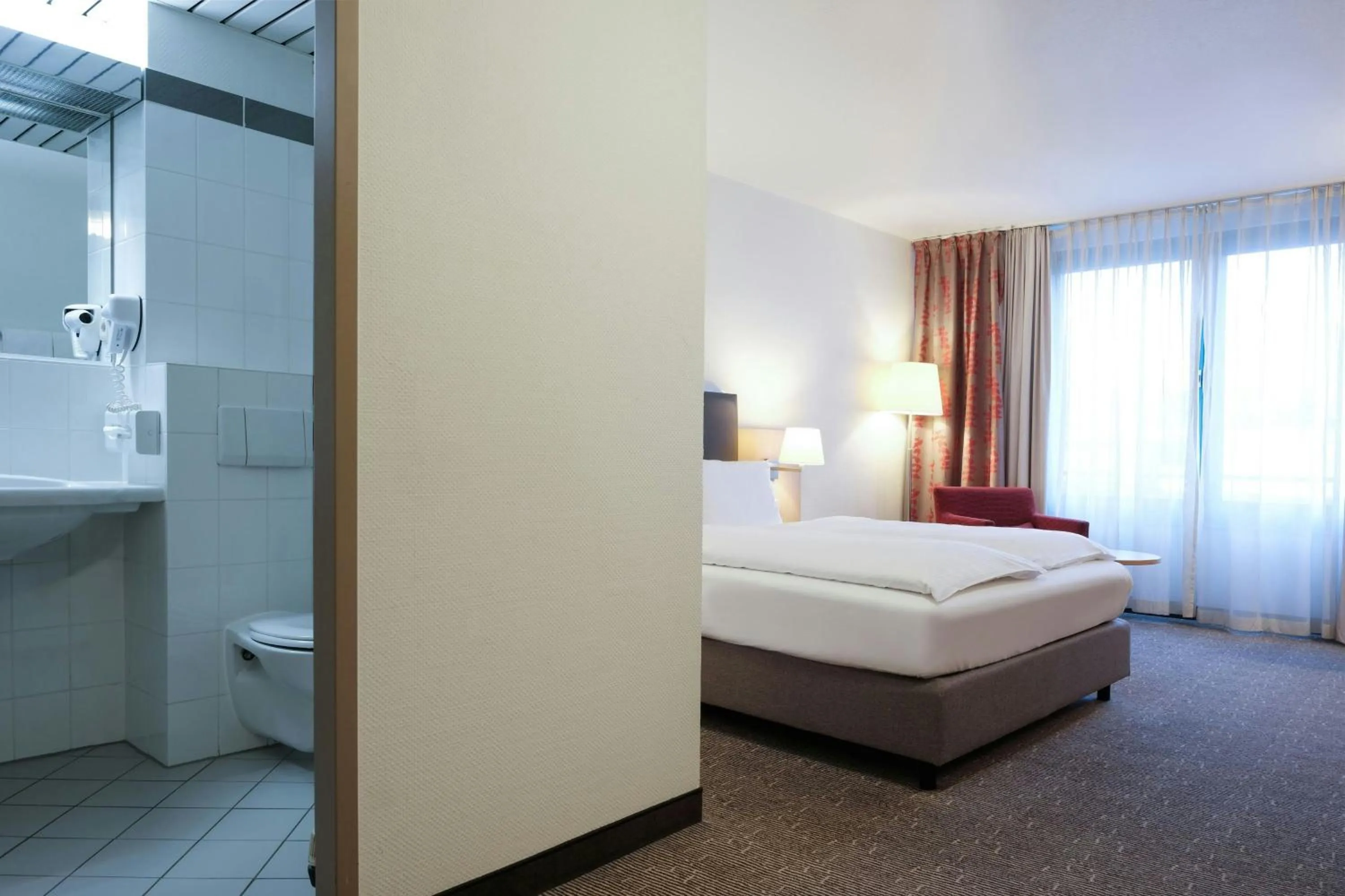 Photo of the whole room, Bed in FOUR Essen City Centre