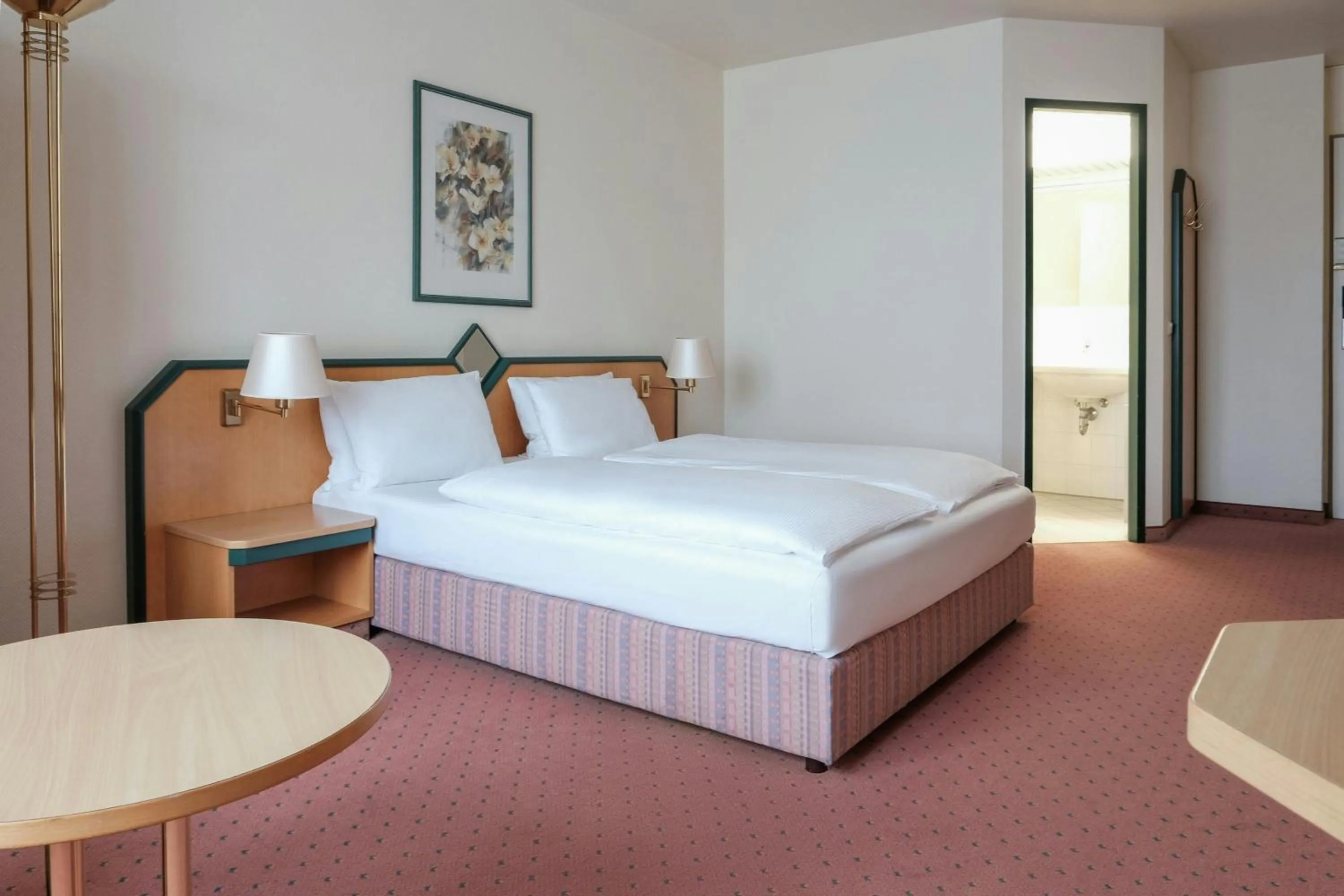 Photo of the whole room, Bed in FOUR Essen City Centre