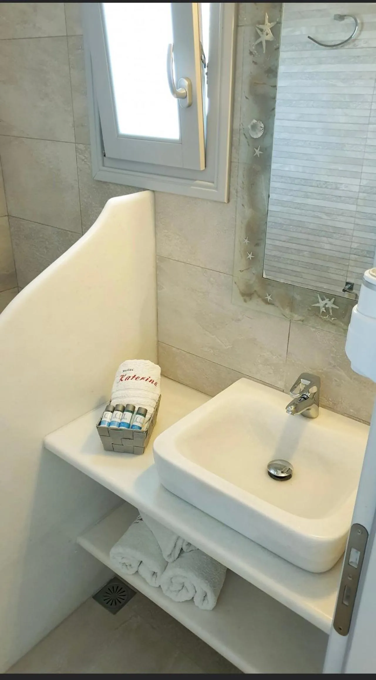 Shower in Katerina Apartments & Studios