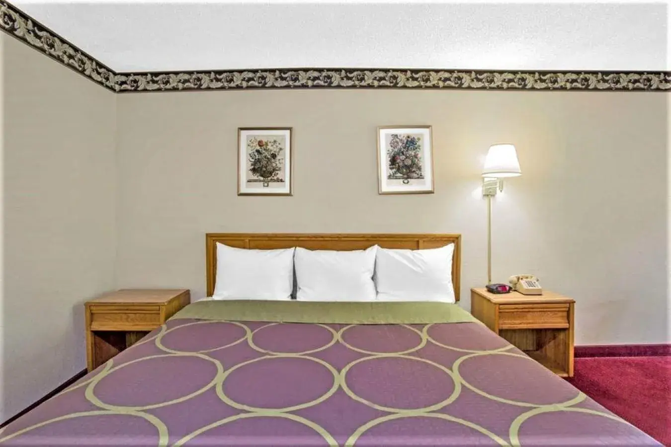 Bed in Super Inn Williamsburg
