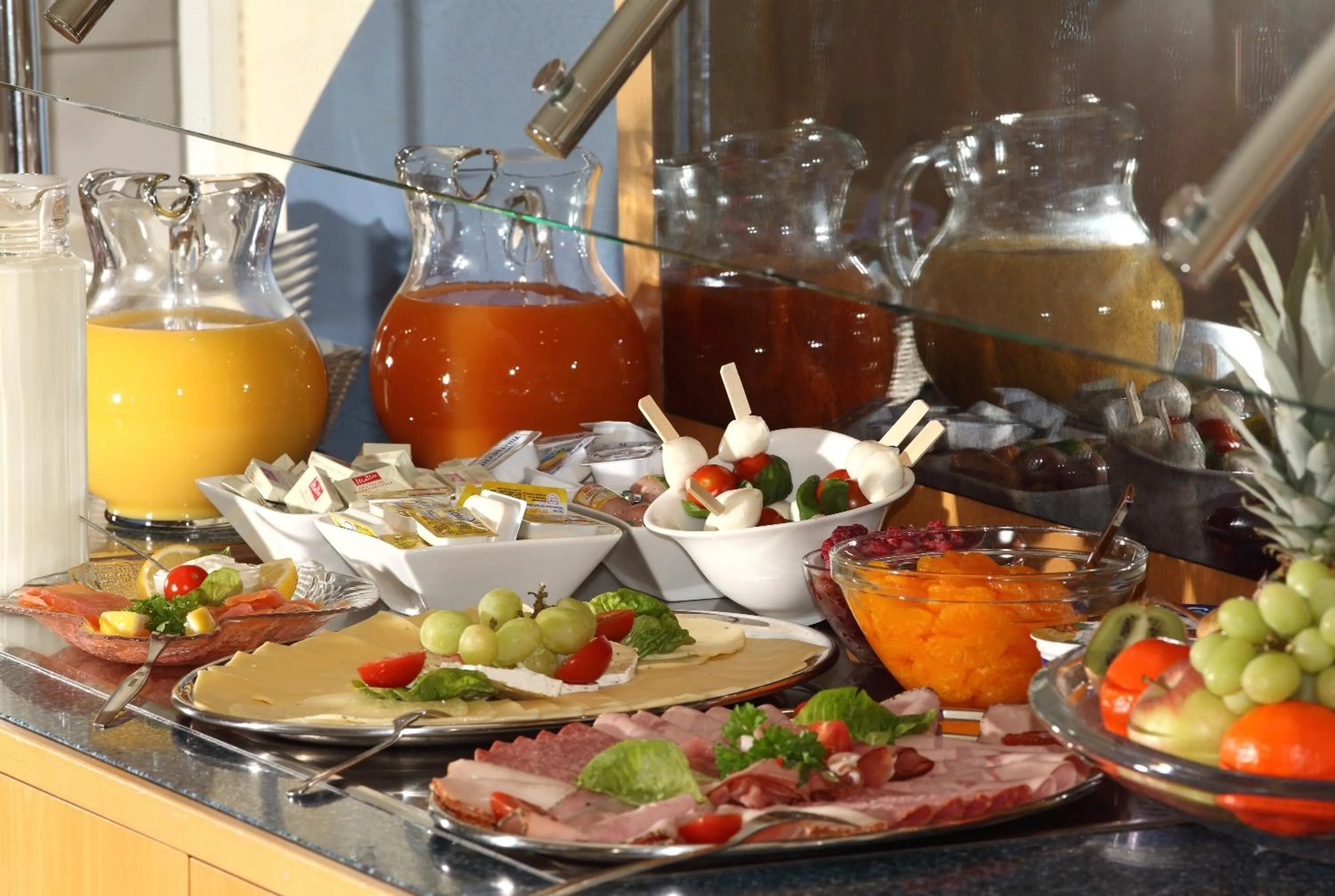 Buffet breakfast in Stadthotel Kassel
