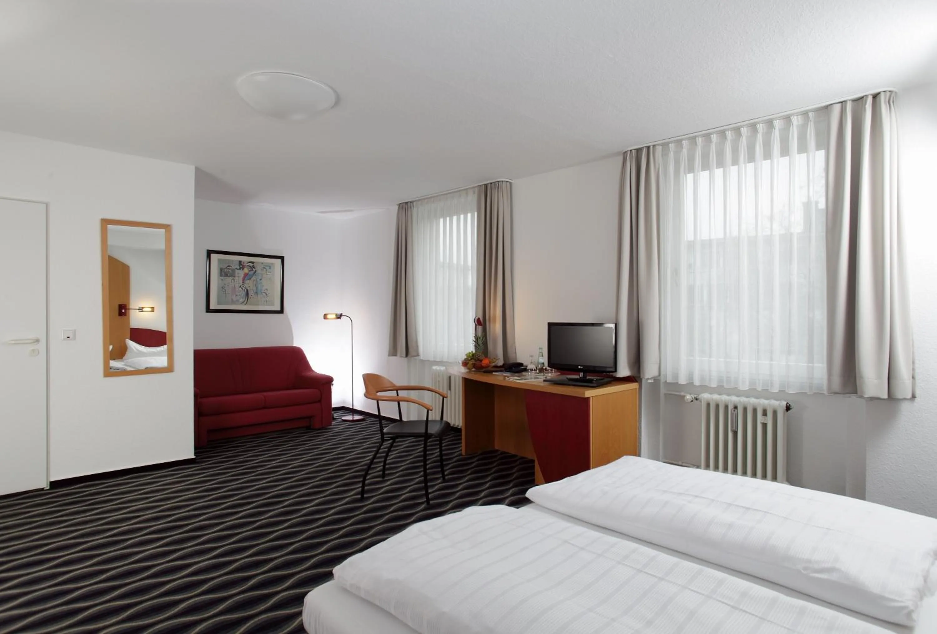 Photo of the whole room, Bed in Stadthotel Kassel