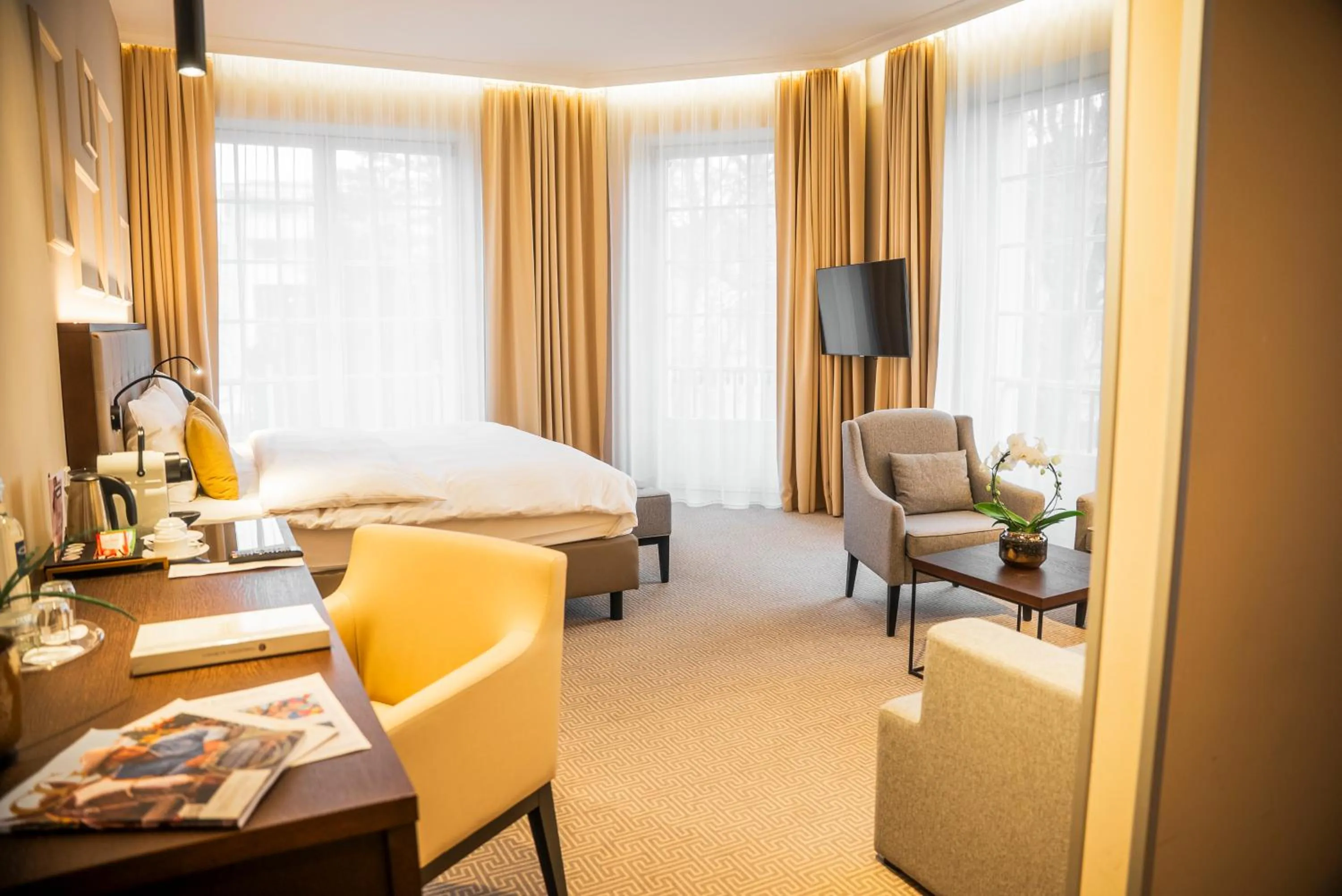 Photo of the whole room, Bed in Parkhotel Kurhaus