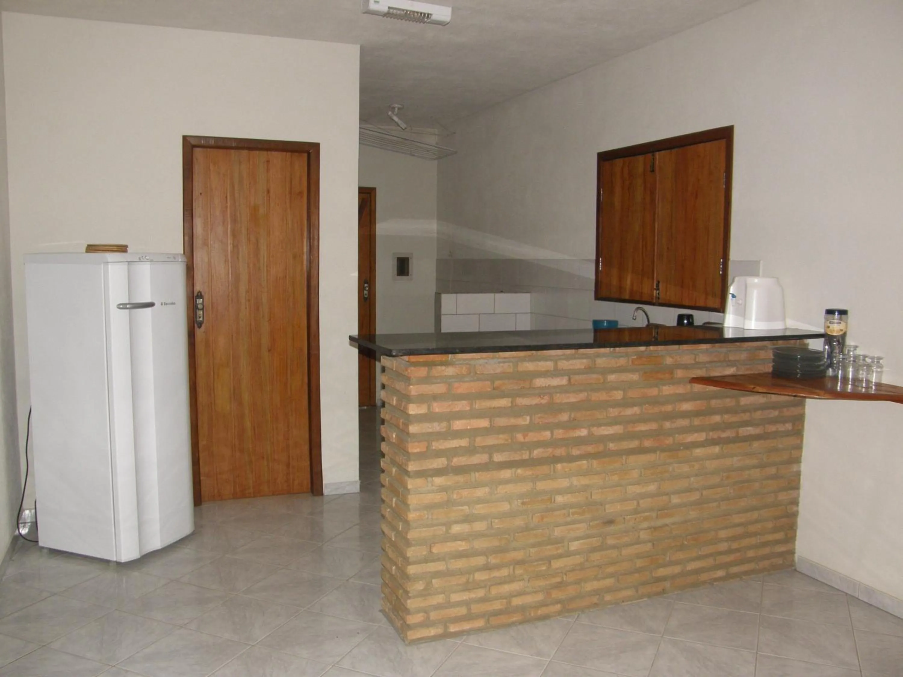Communal kitchen in Sol da Onda Pousada e Flats